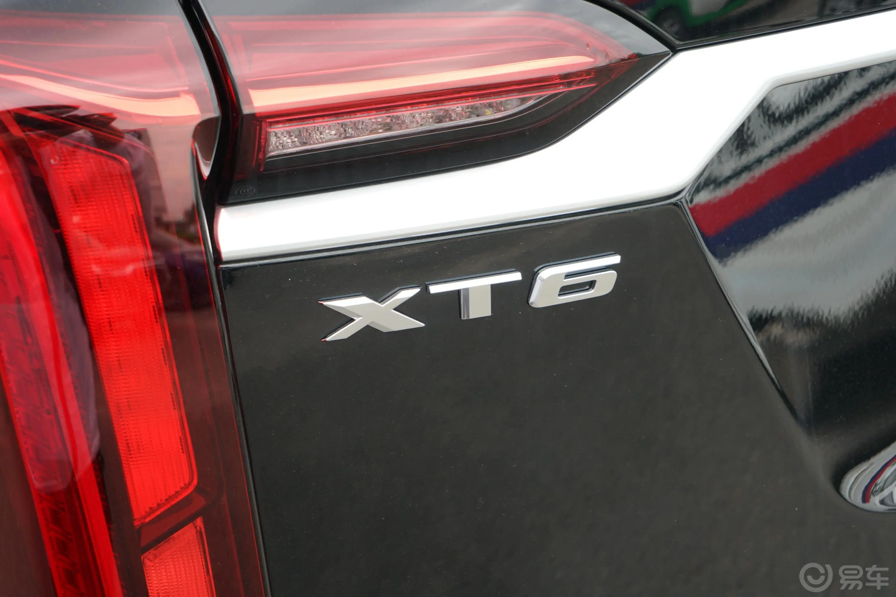 凯迪拉克XT6轻混 2.0T 两驱风尚型 7座外观