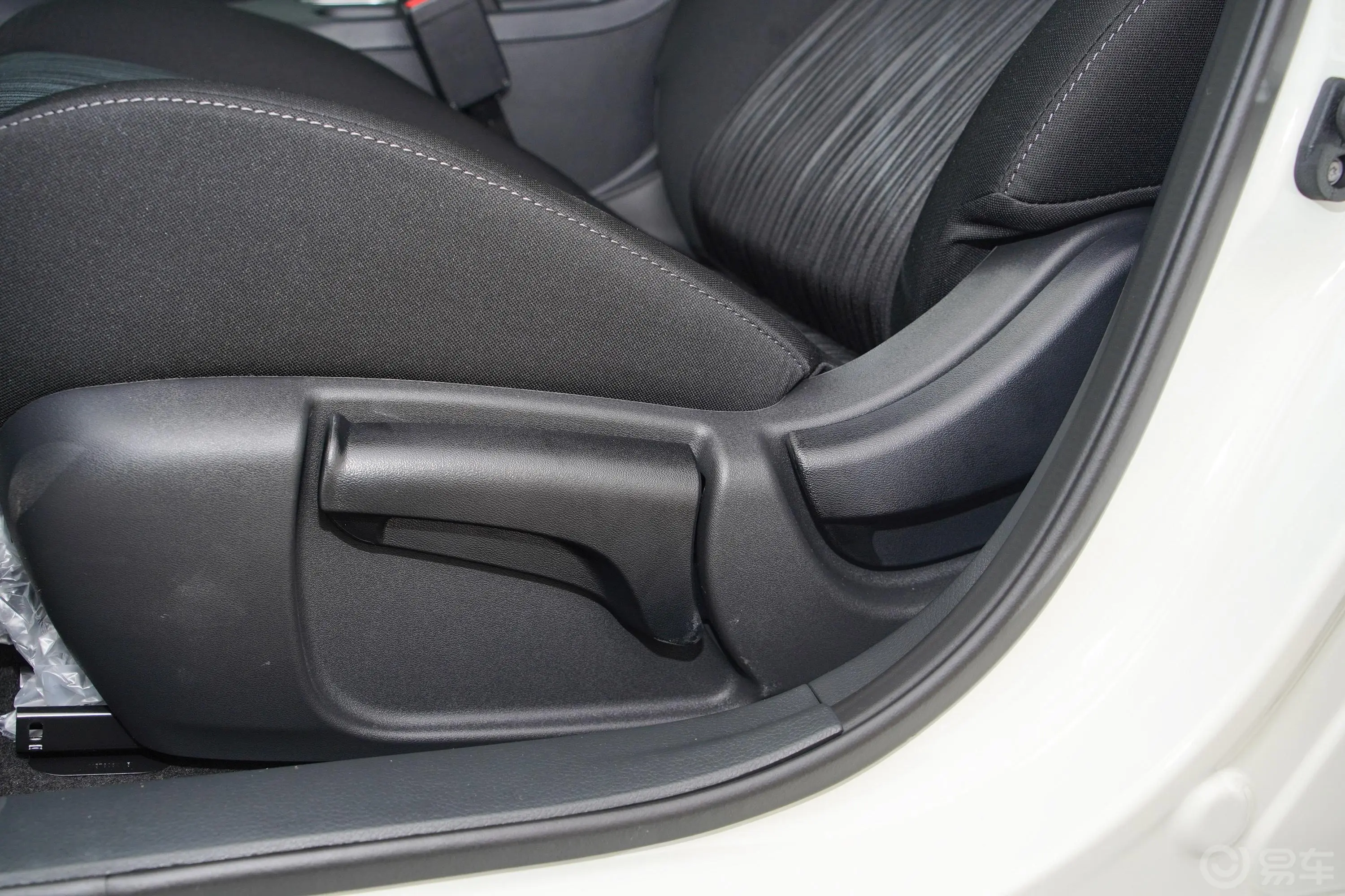 轩逸经典 1.6L XE舒适版主驾座椅调节
