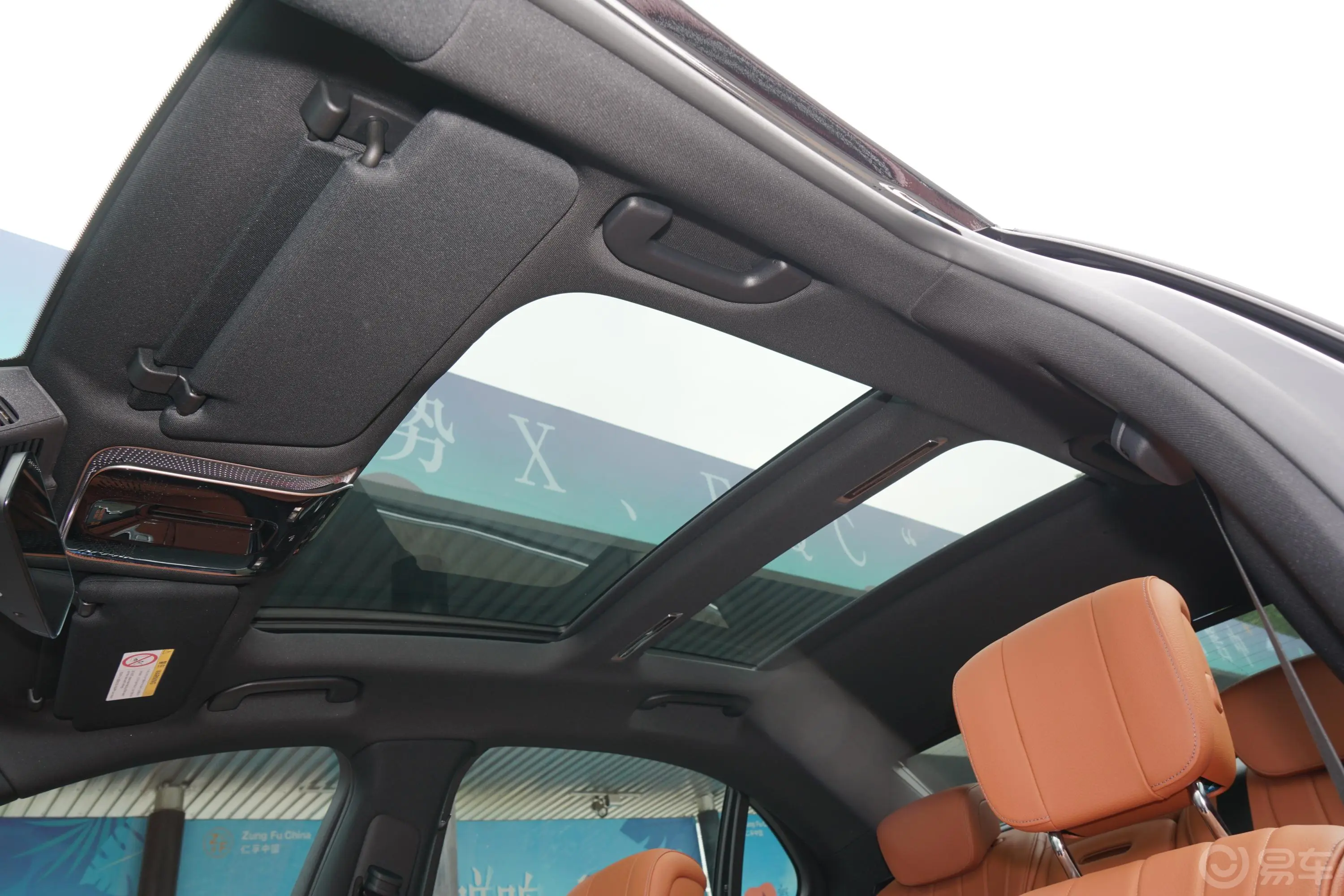 奔驰S级改款 S 400 L 商务型天窗内拍关闭