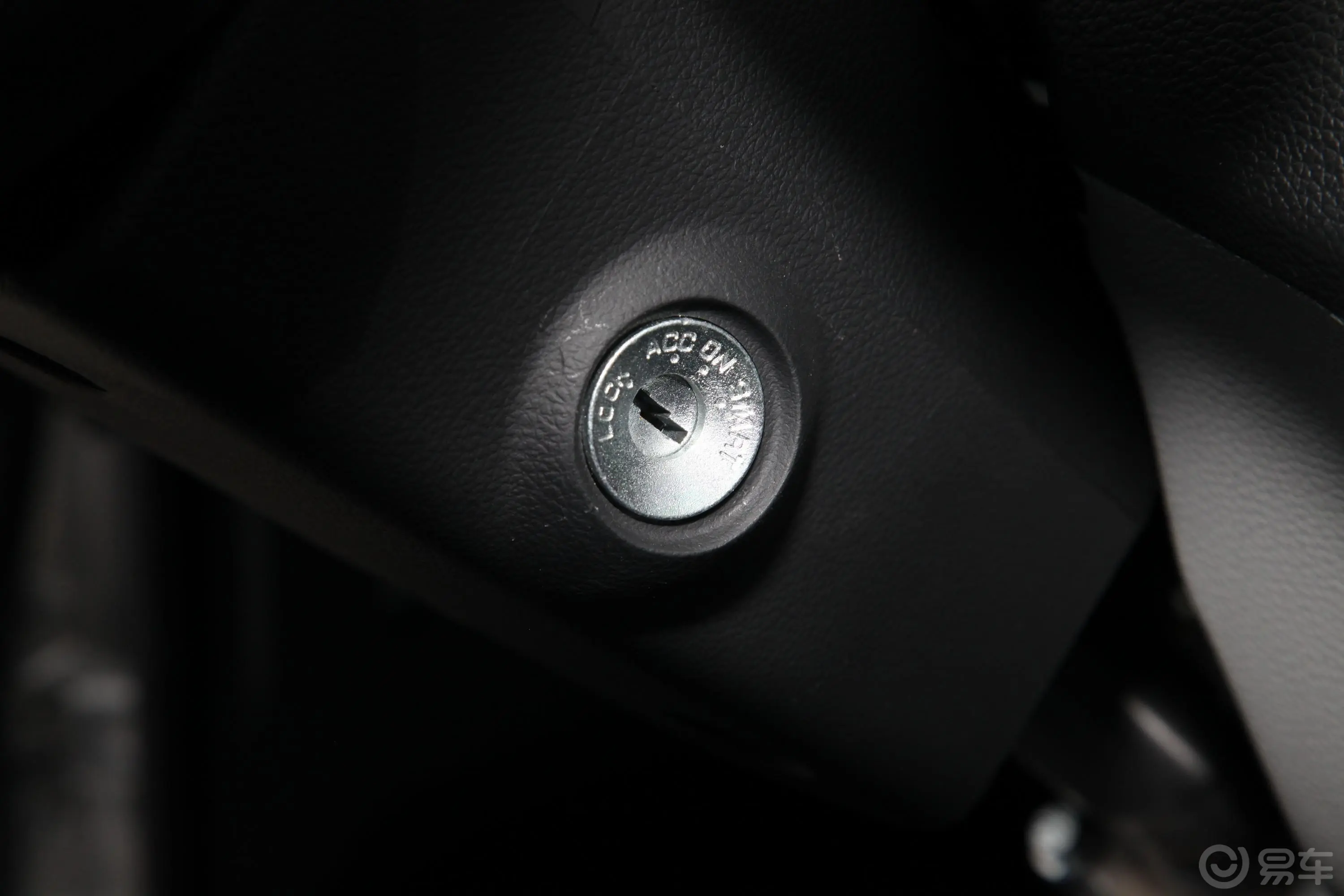 锋锐F31.6L 手动 单排平板 舒适版钥匙孔或一键启动按键
