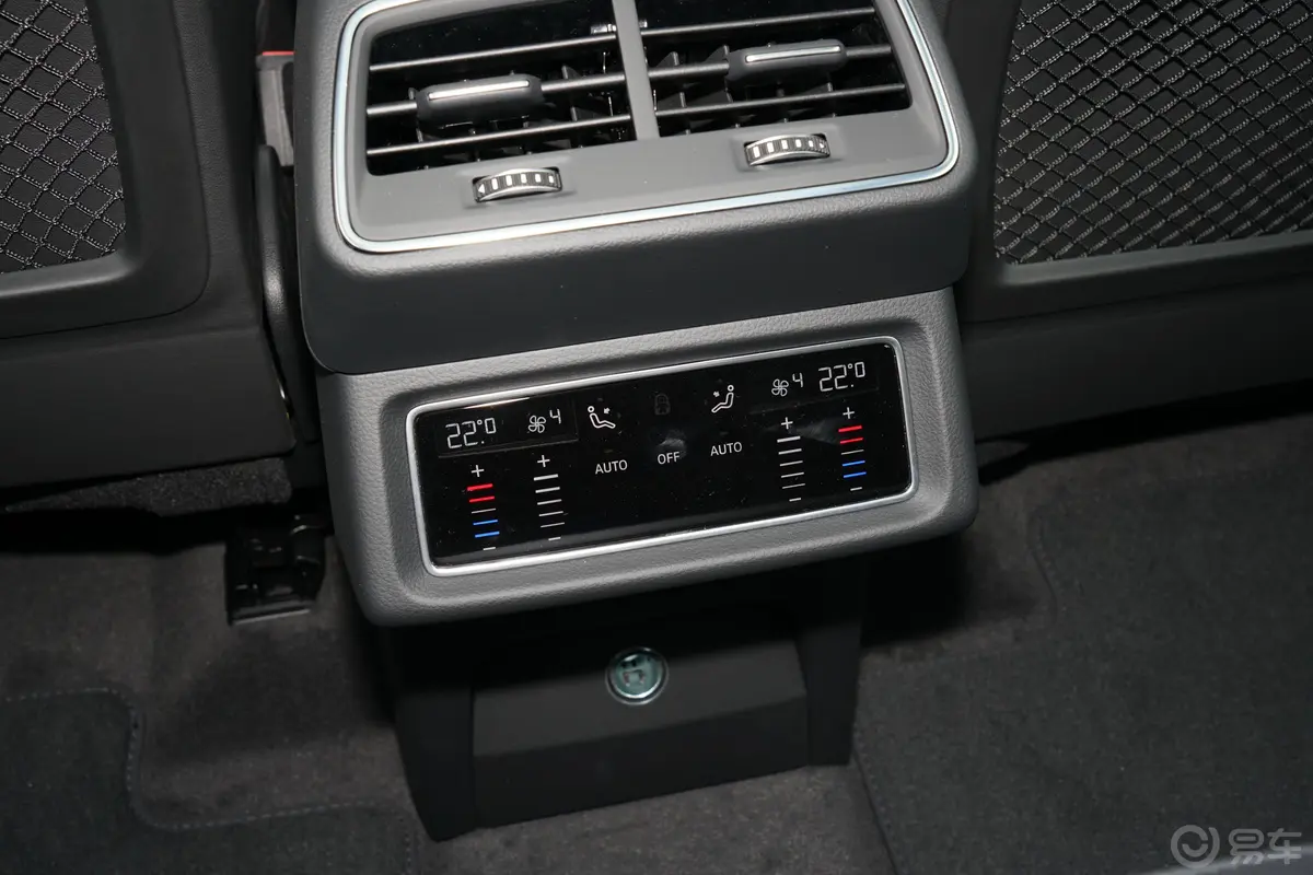 奥迪e-tron50 quattro 臻选型后排空调控制键