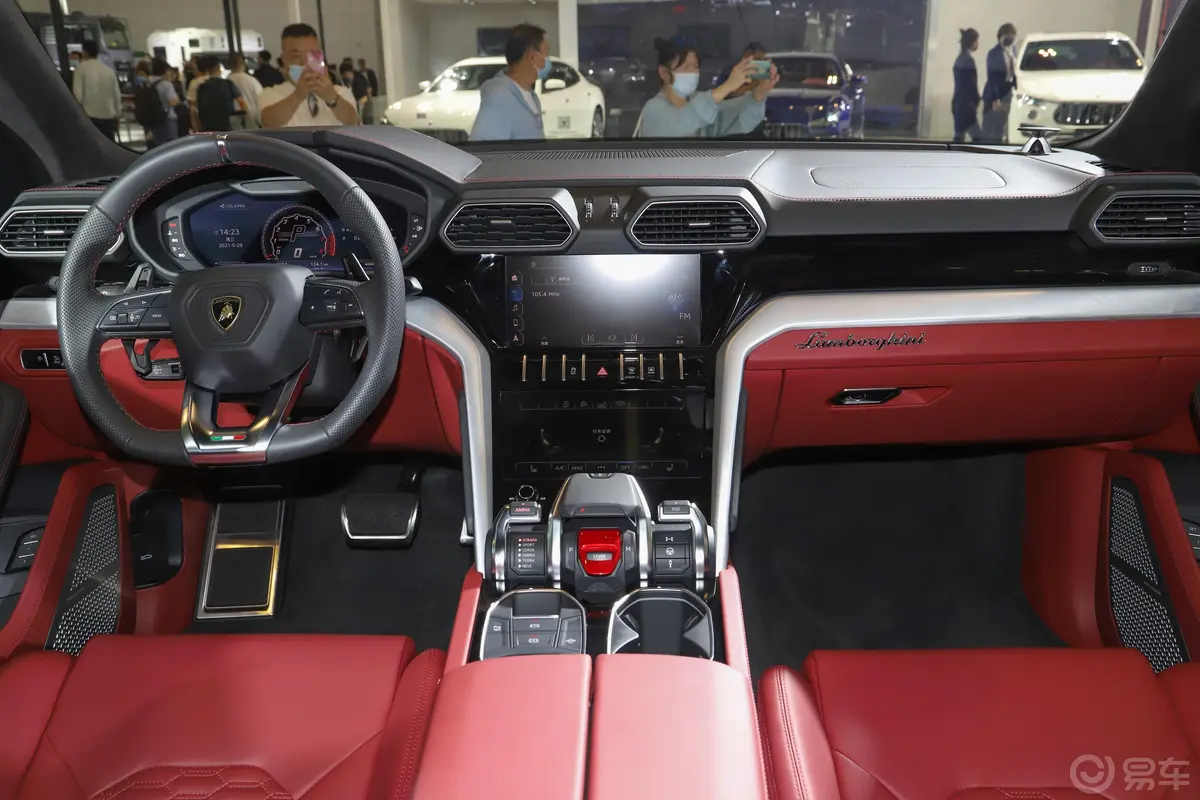 Urus4.0T V8中控台整体