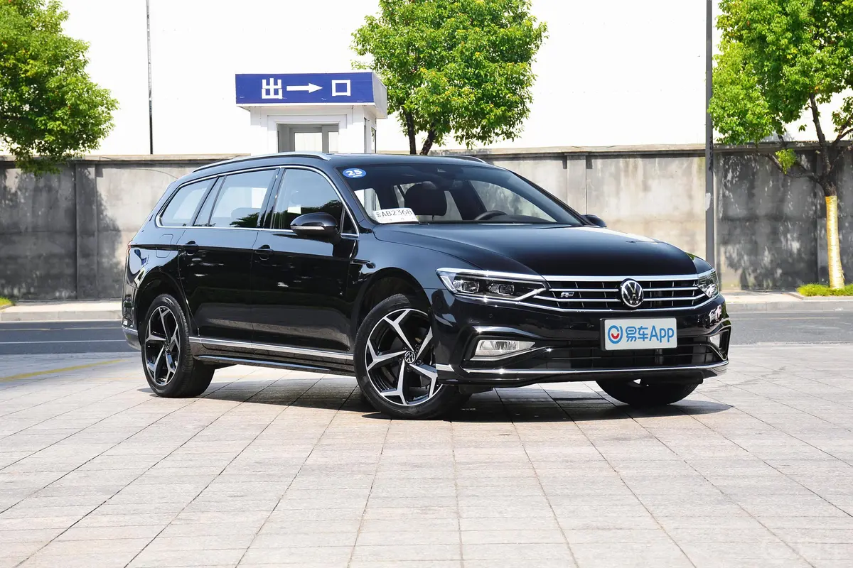 蔚揽330TSI 两驱 R-Line纵行版侧前45度车头向右水平