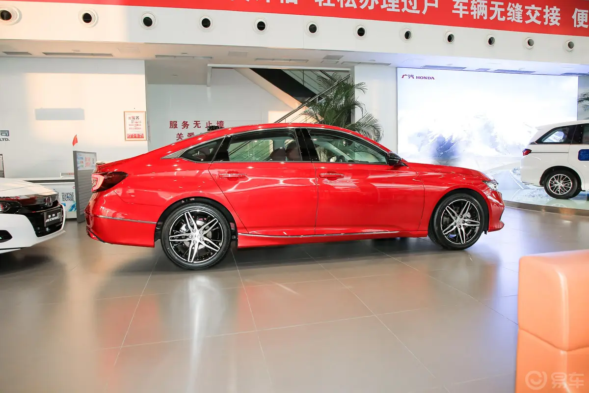 雅阁混动 2.0L E-CVT 幻夜·锐尊版正侧车头向右水平