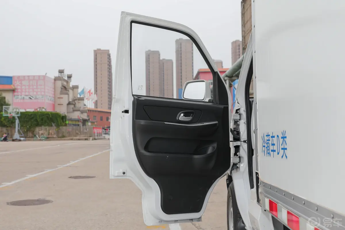 瑞驰新能源EC31冷藏车 38.7kWh驾驶员侧前车门