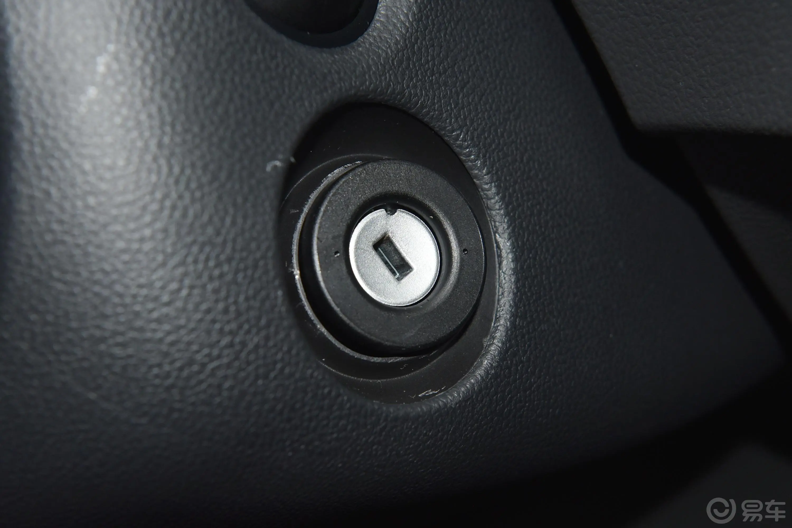 途铠1.5L 自动风尚版钥匙孔或一键启动按键