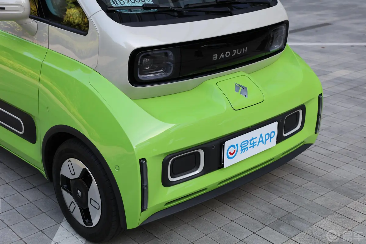 宝骏KiWi EV305km 艺术家 多氟多新能源31.9kWh三元锂外观