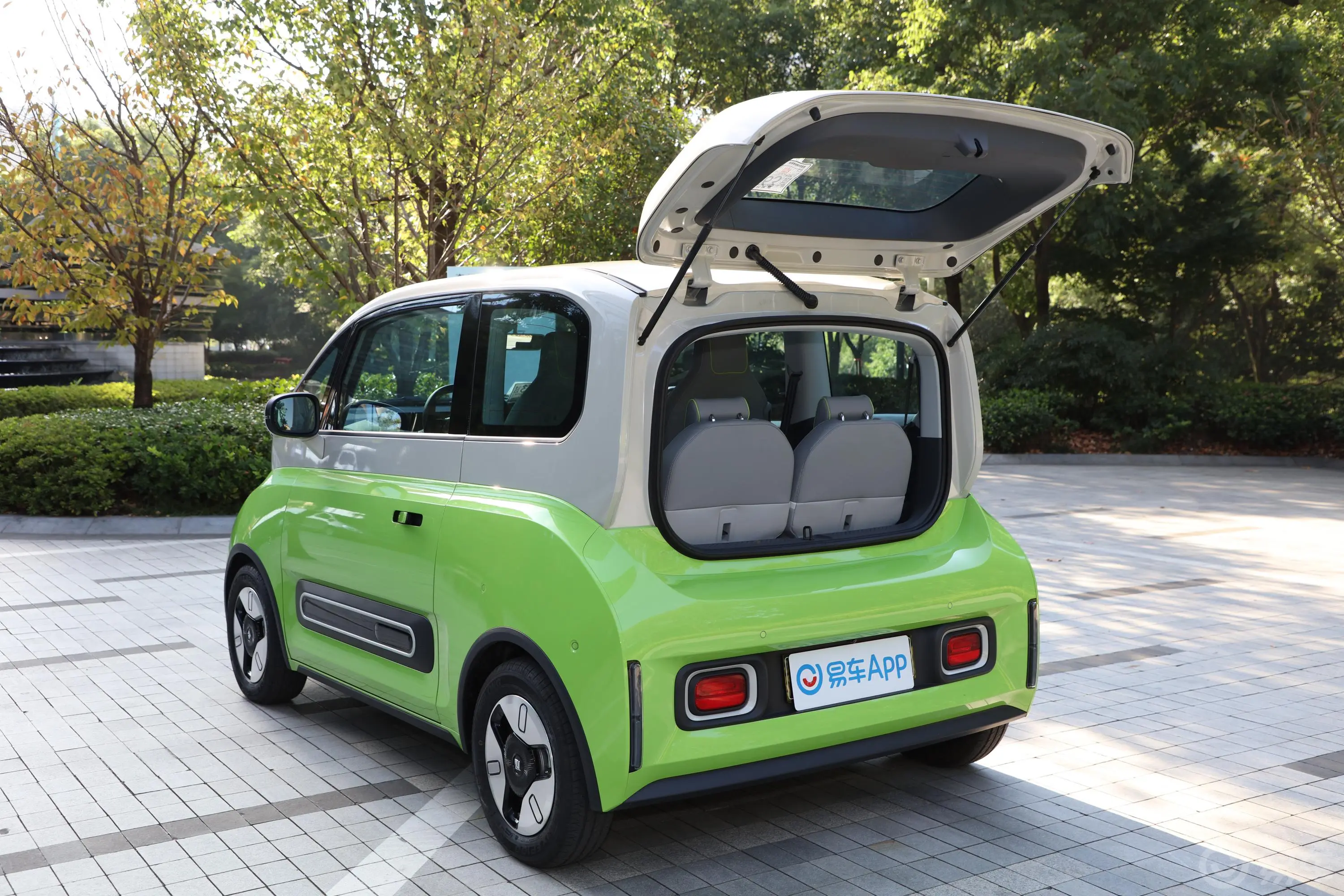 宝骏KiWi EV305km 艺术家 多氟多新能源31.9kWh三元锂空间