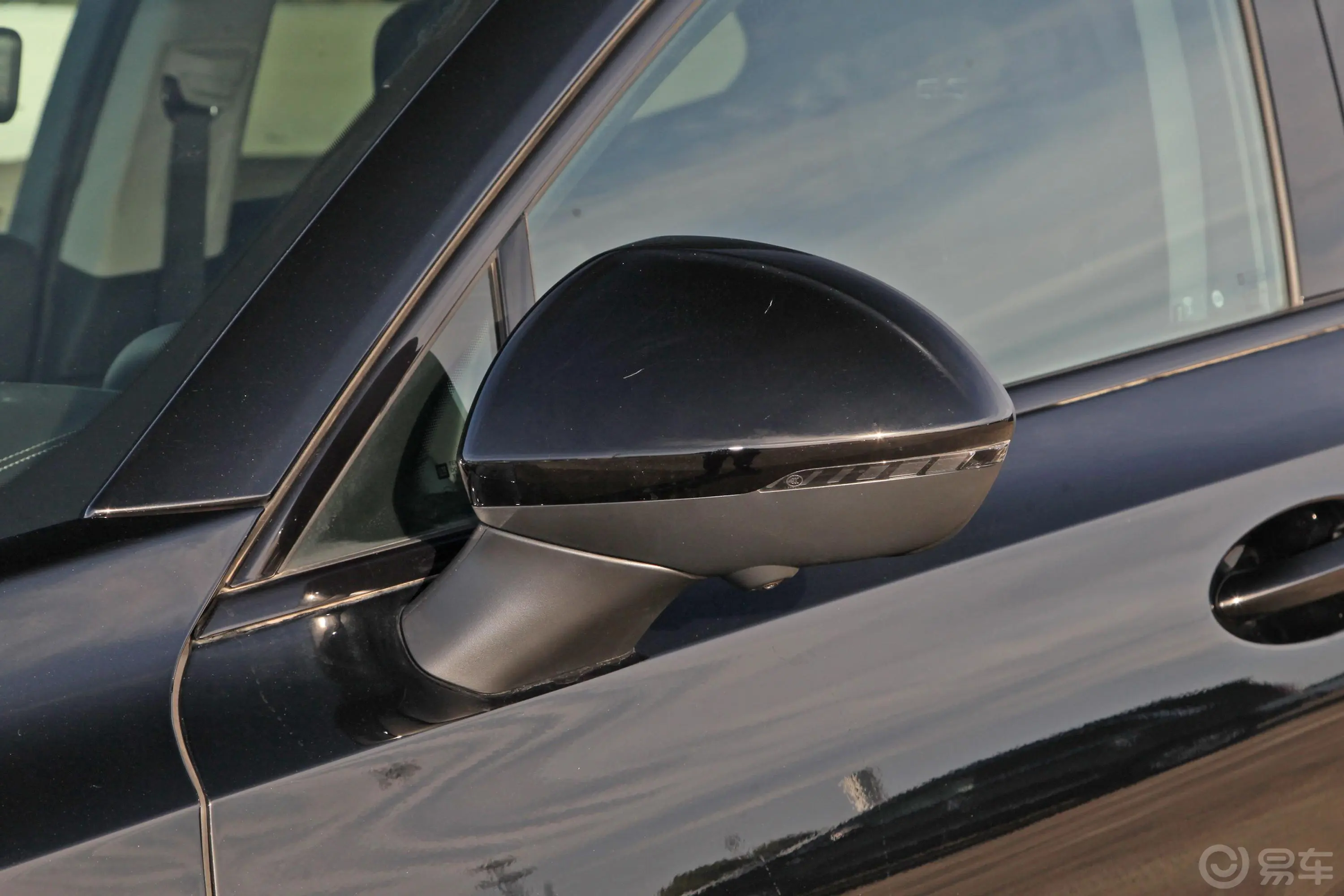 昂科威昂科威S GS 两驱 智享运动型主驾驶后视镜背面