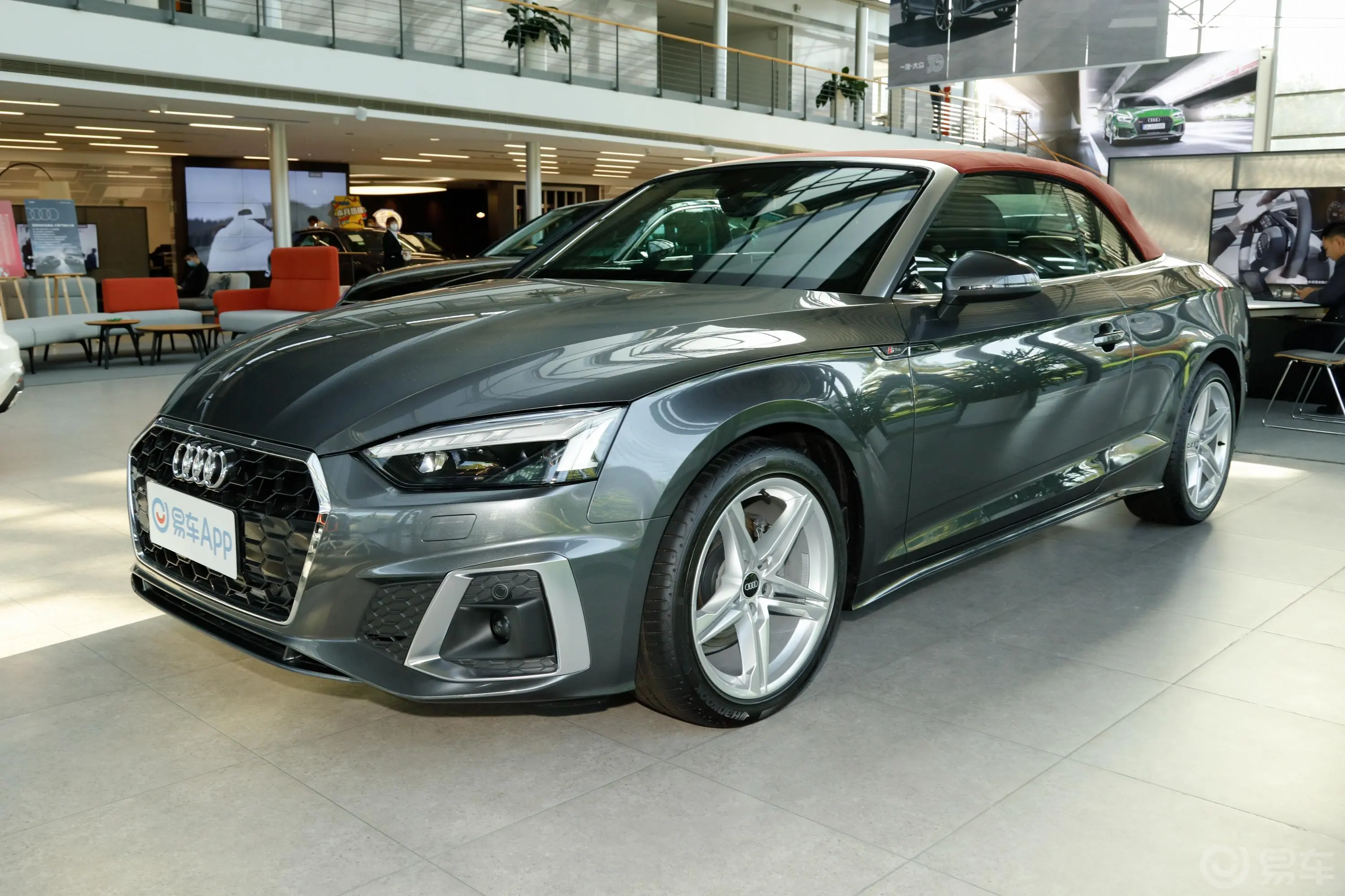 奥迪A5Cabriolet 40 TFSI 时尚动感型侧前45度车头向左水平