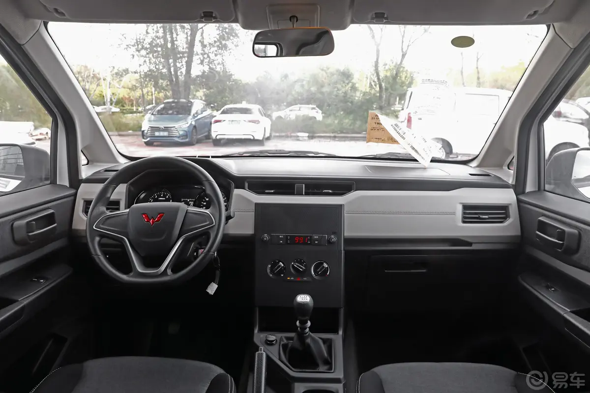 五菱征程1.5T 舒适型封窗车主驾座椅调节