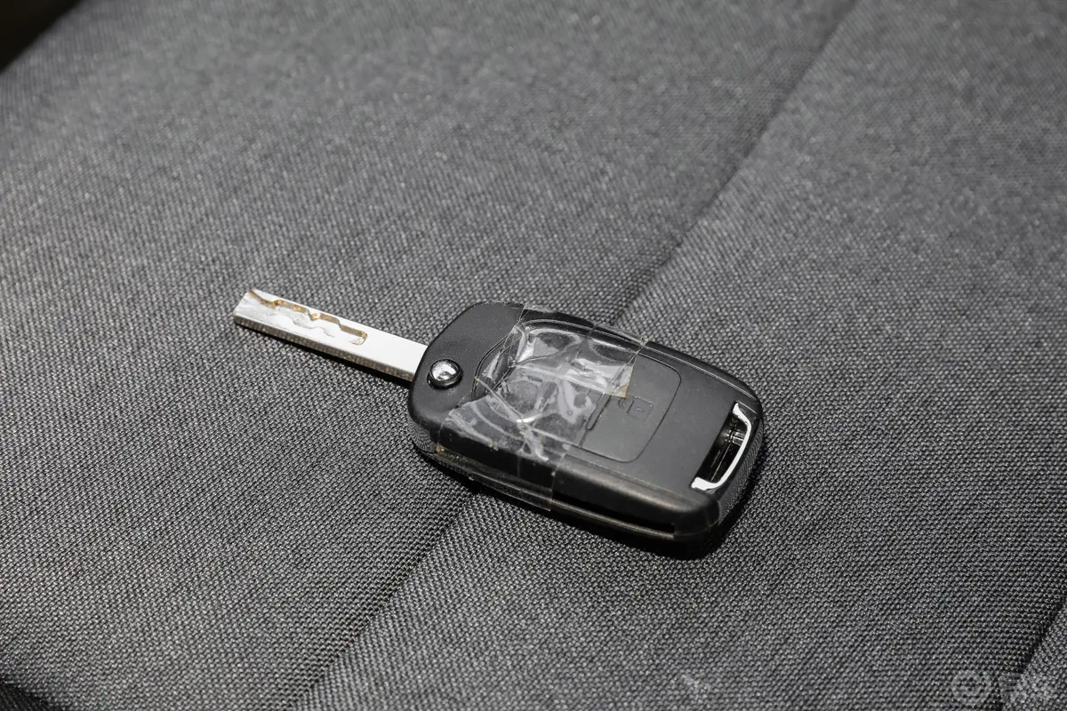 五菱征程1.5T 舒适型封窗车钥匙正面