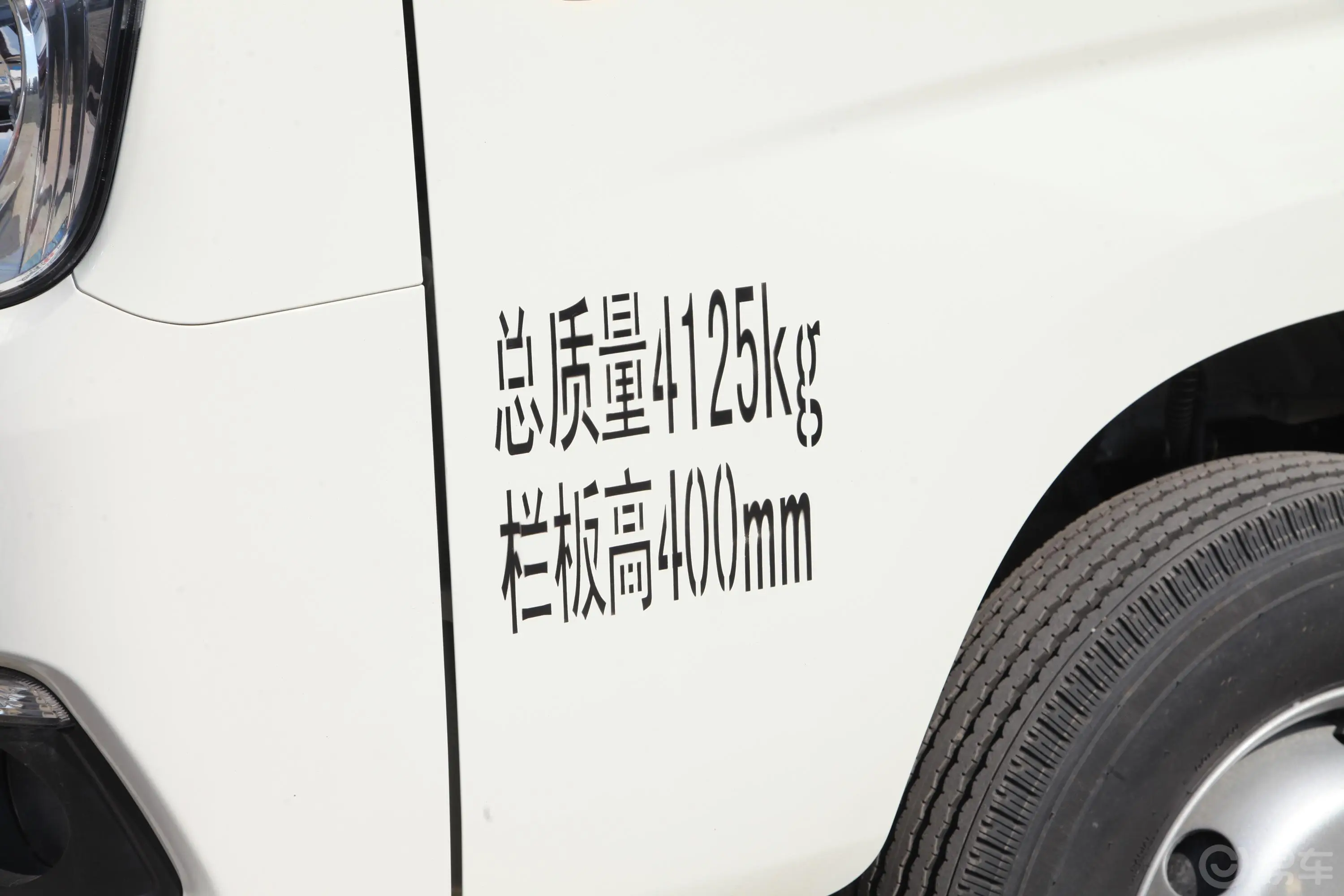 瑞沃小金刚C版 2.3T 手动 1650单排 柴油外观