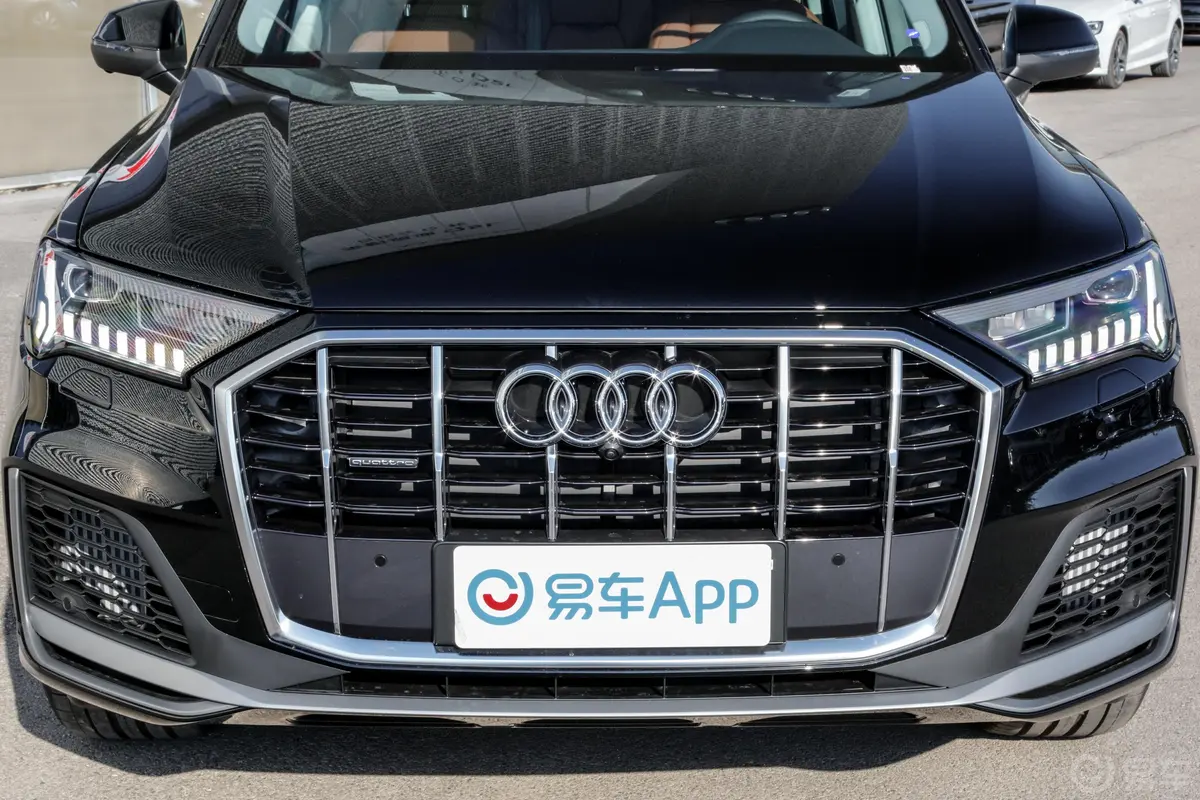 奥迪Q755 TFSI quattro S line运动型外观