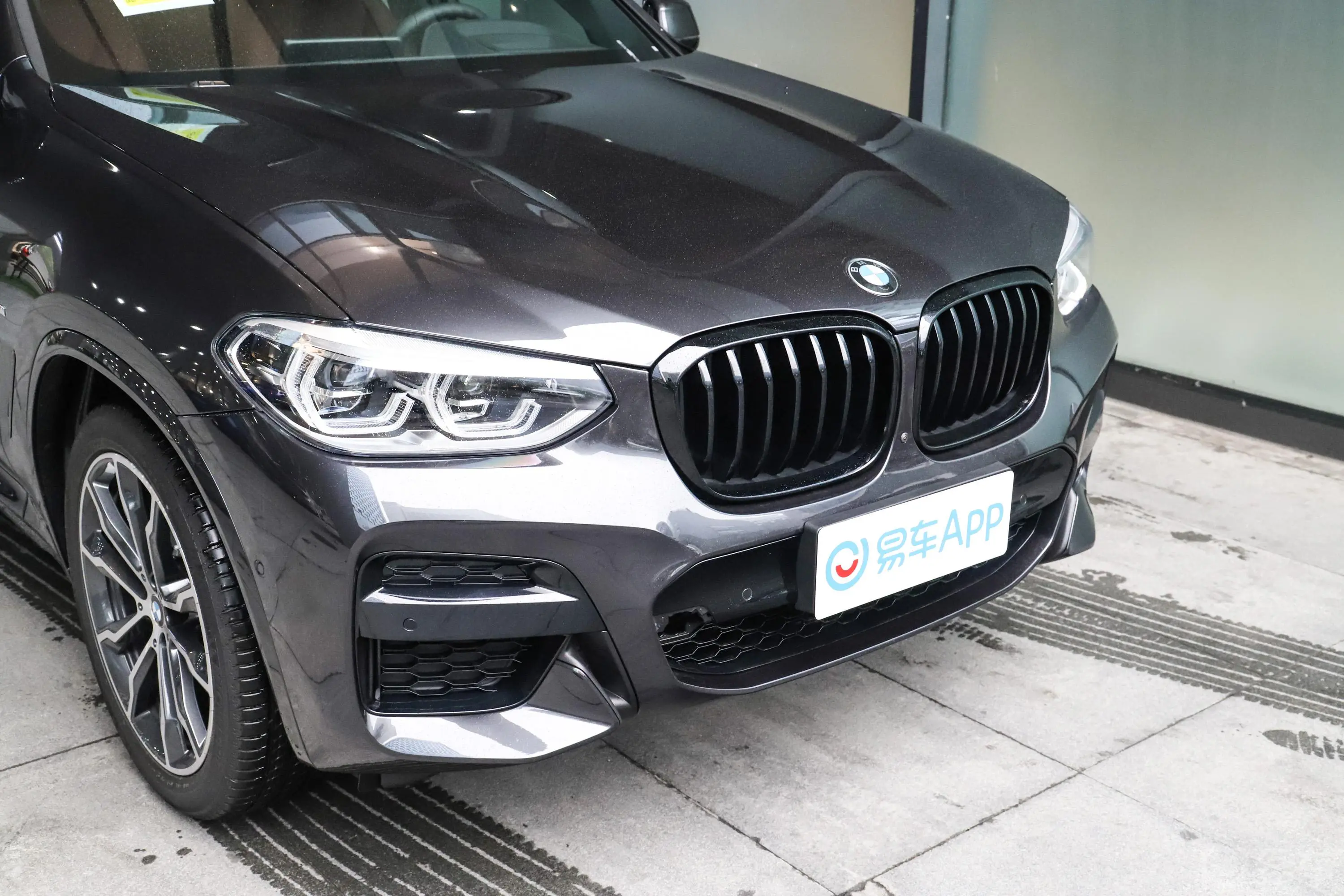 宝马X4改款 xDrive 25i M运动曜夜套装外观