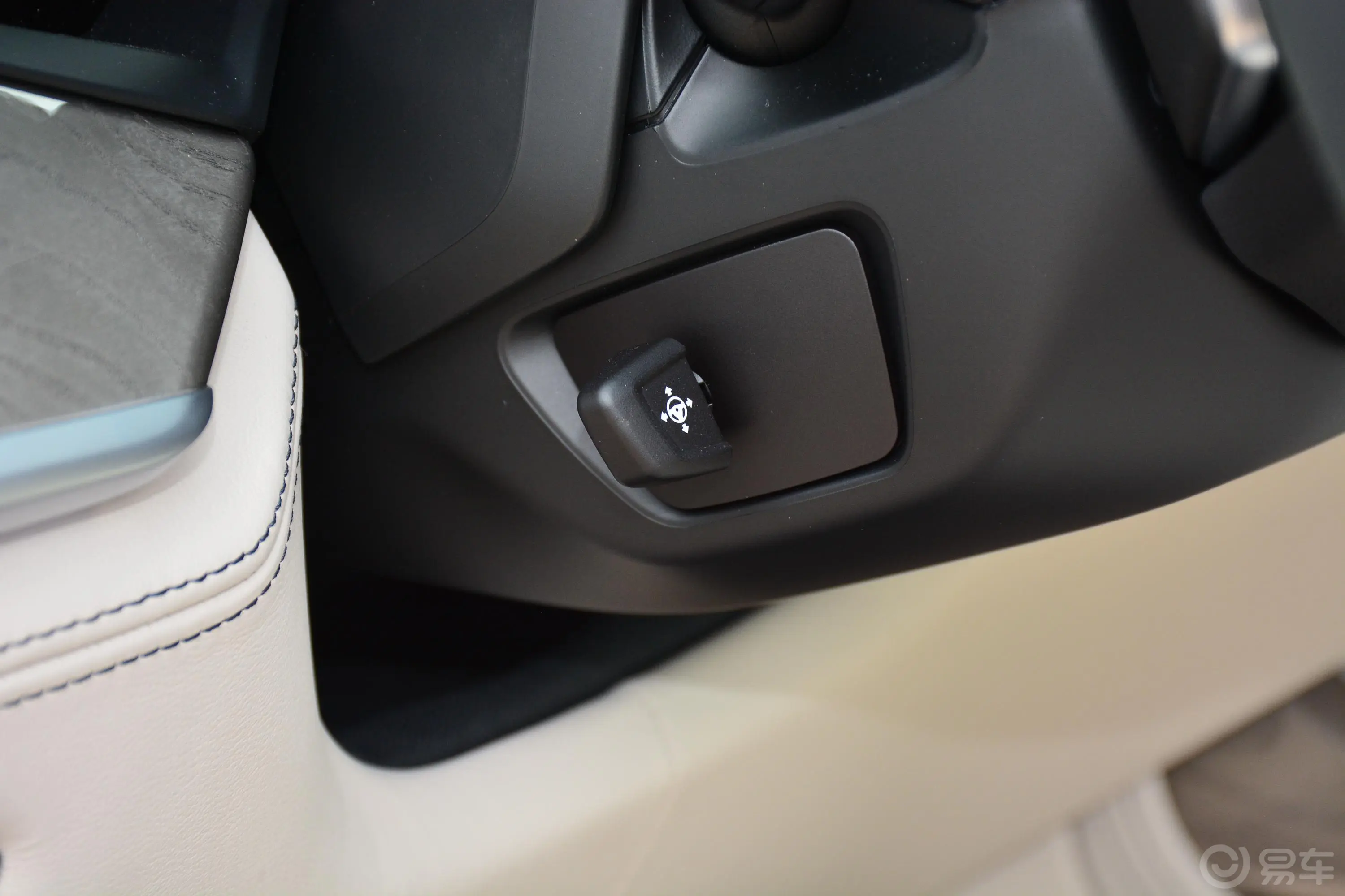 宝马X7改款 xDrive40i 行政型 M运动套装方向盘调节