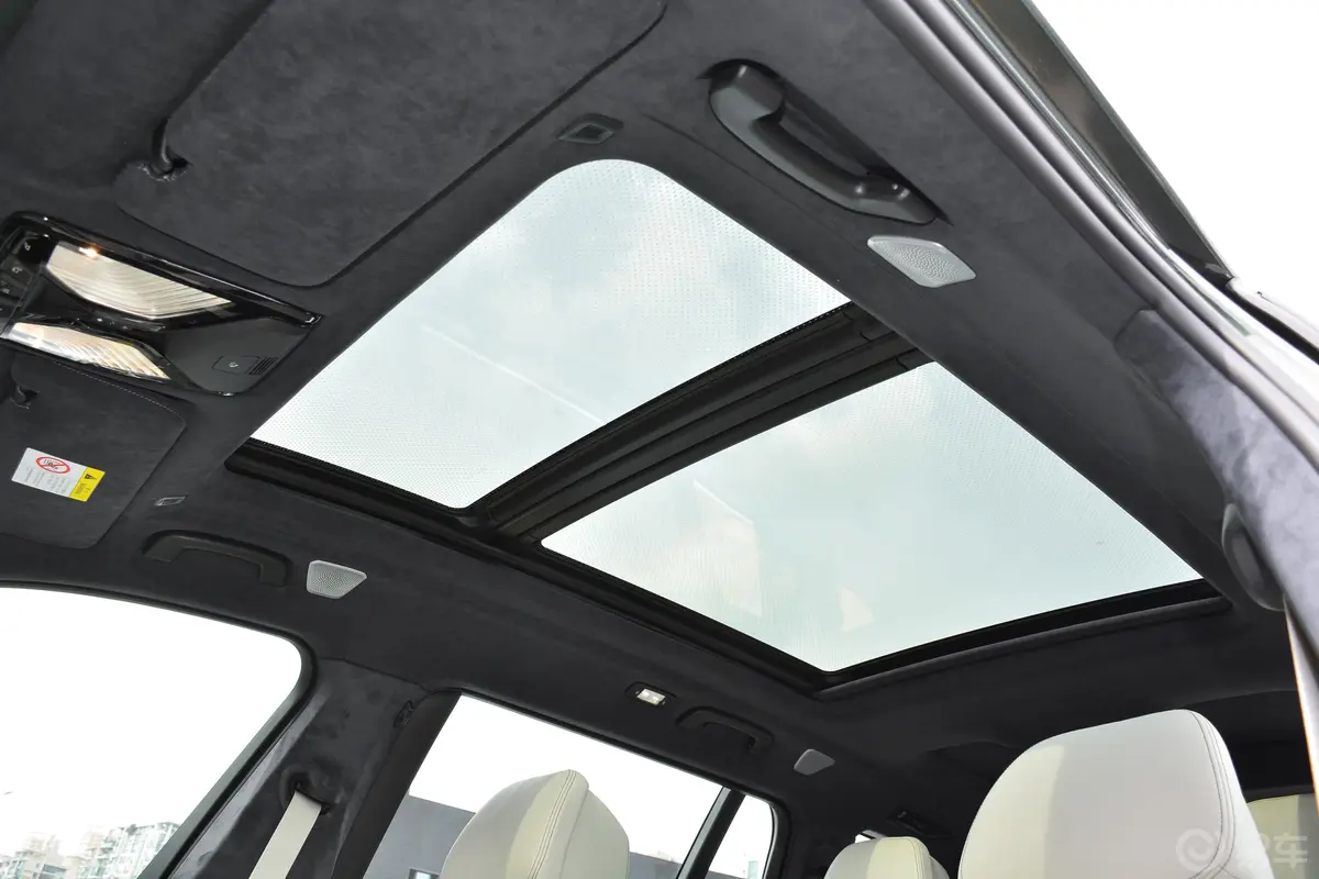 宝马X7改款 xDrive40i 行政型 M运动套装天窗内拍关闭