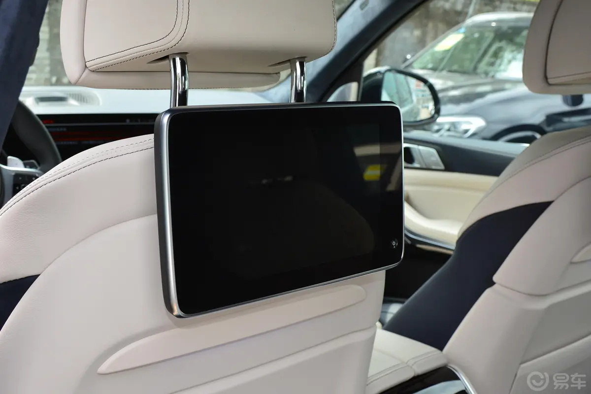 宝马X7改款 xDrive40i 行政型 M运动套装空间