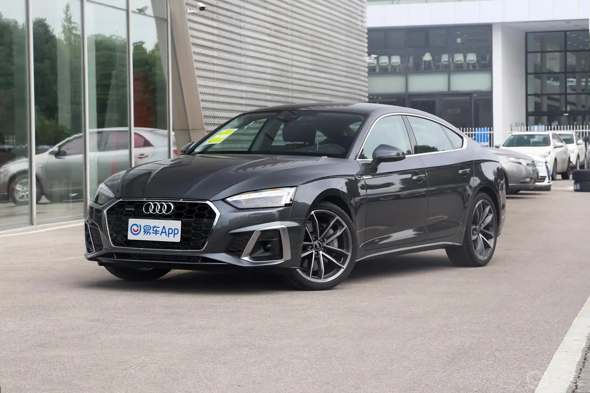 奥迪A5Sportback 45 TFSI quattro 臻选动感型侧前45度车头向左水平