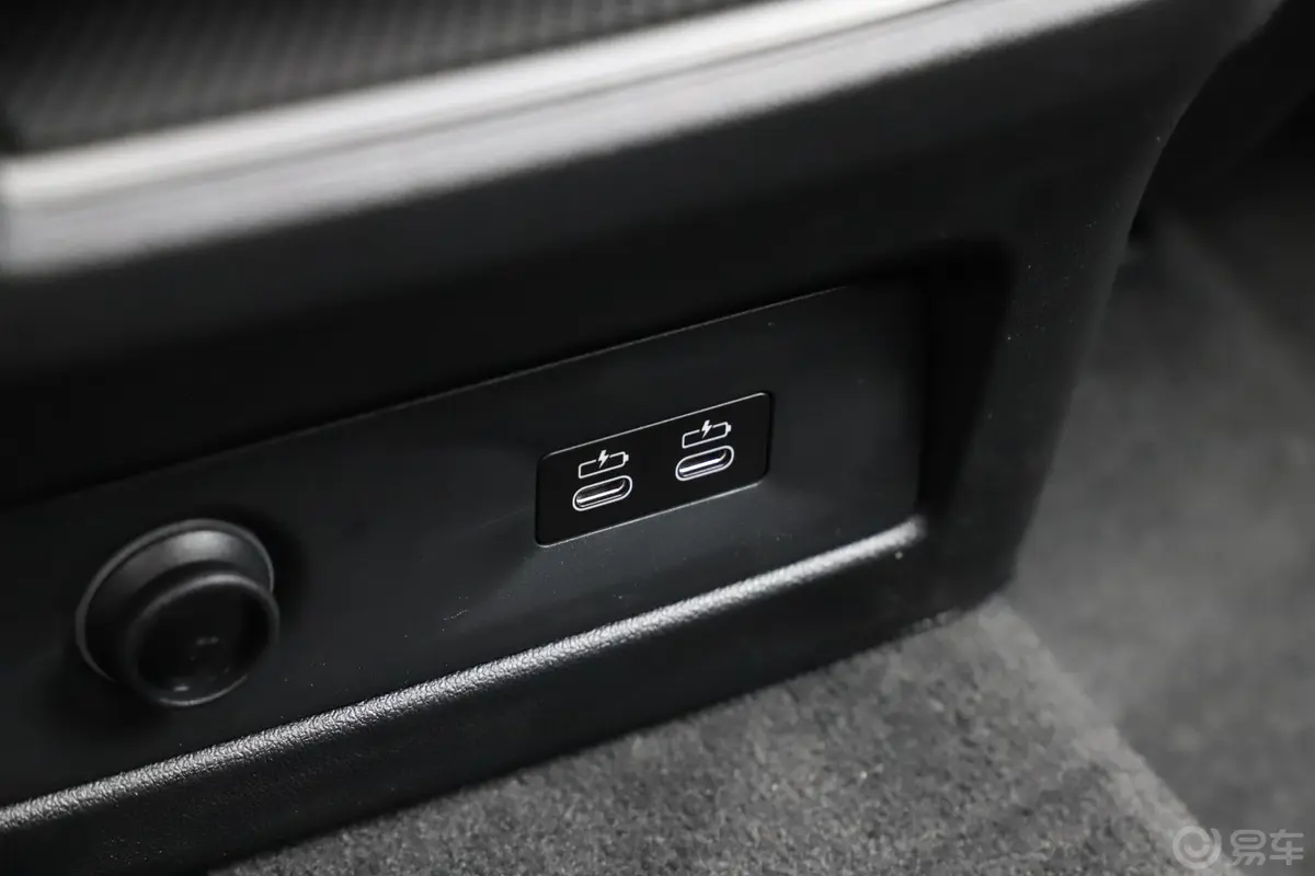 宝马X7改款 xDrive40i 尊享型 M运动套装空间