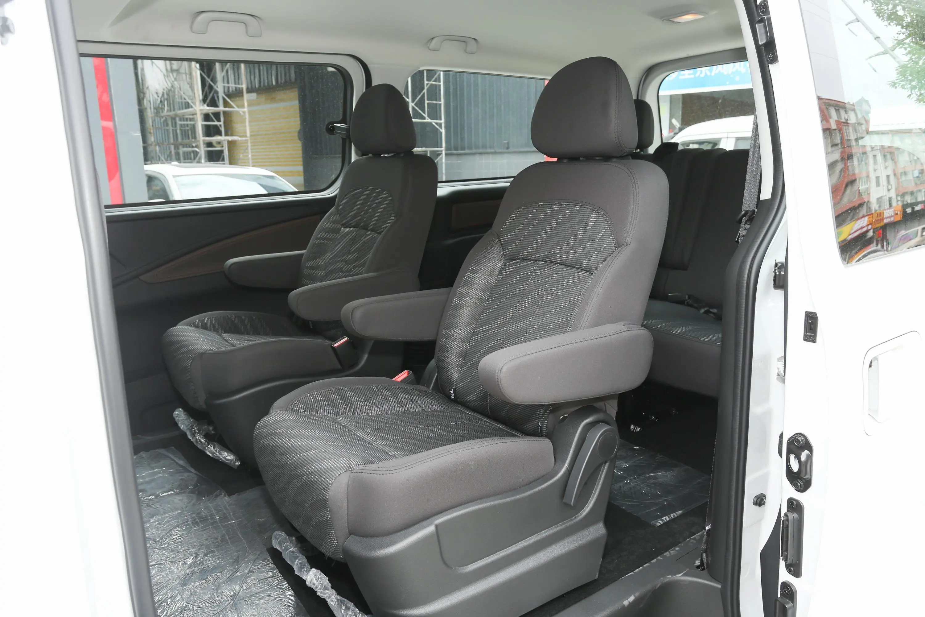 菱智PLUS2.0L 手动 舒适型 7座 CNG后排座椅