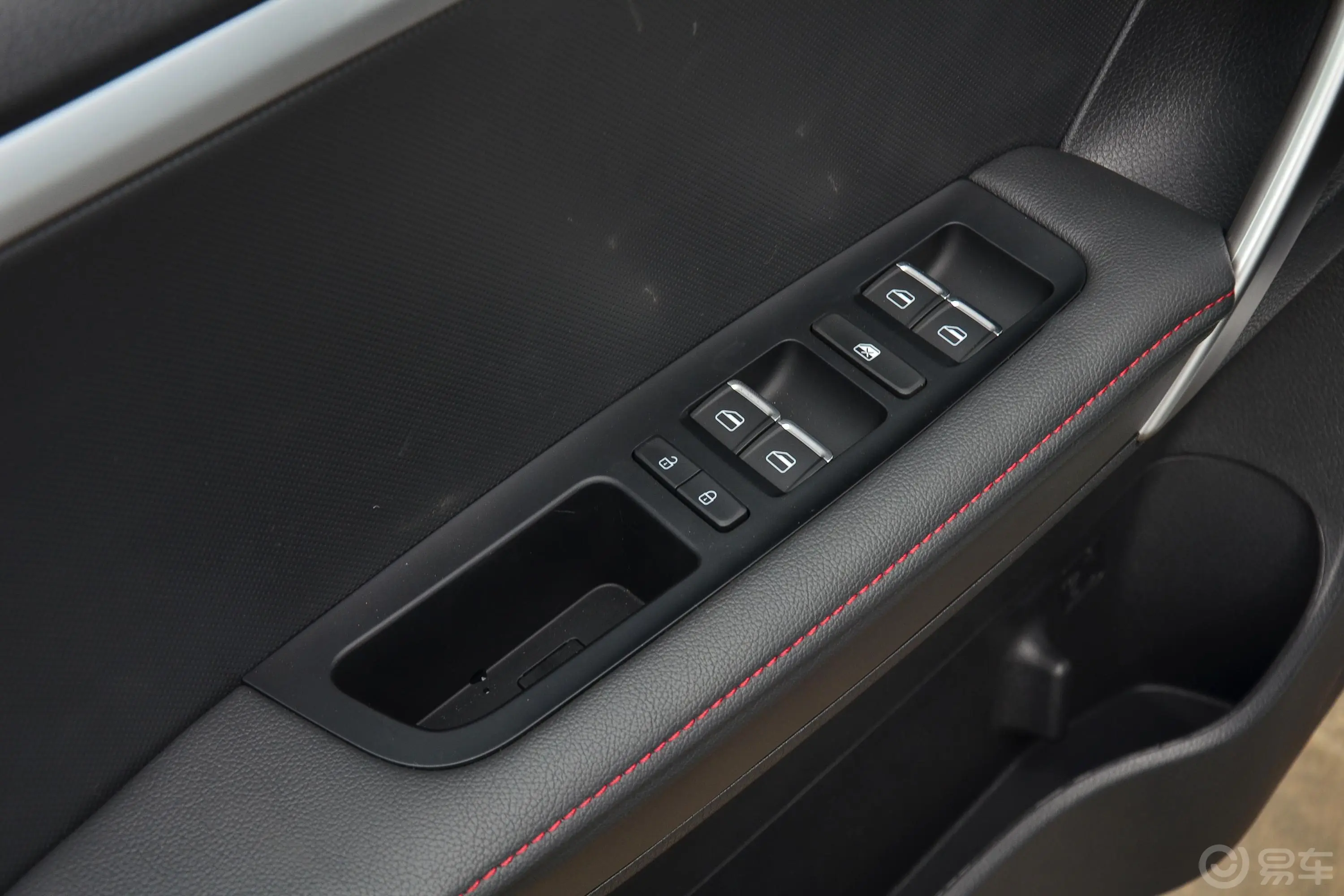 瑞虎3经典超值版 1.5L 手动 尊贵型车窗调节整体