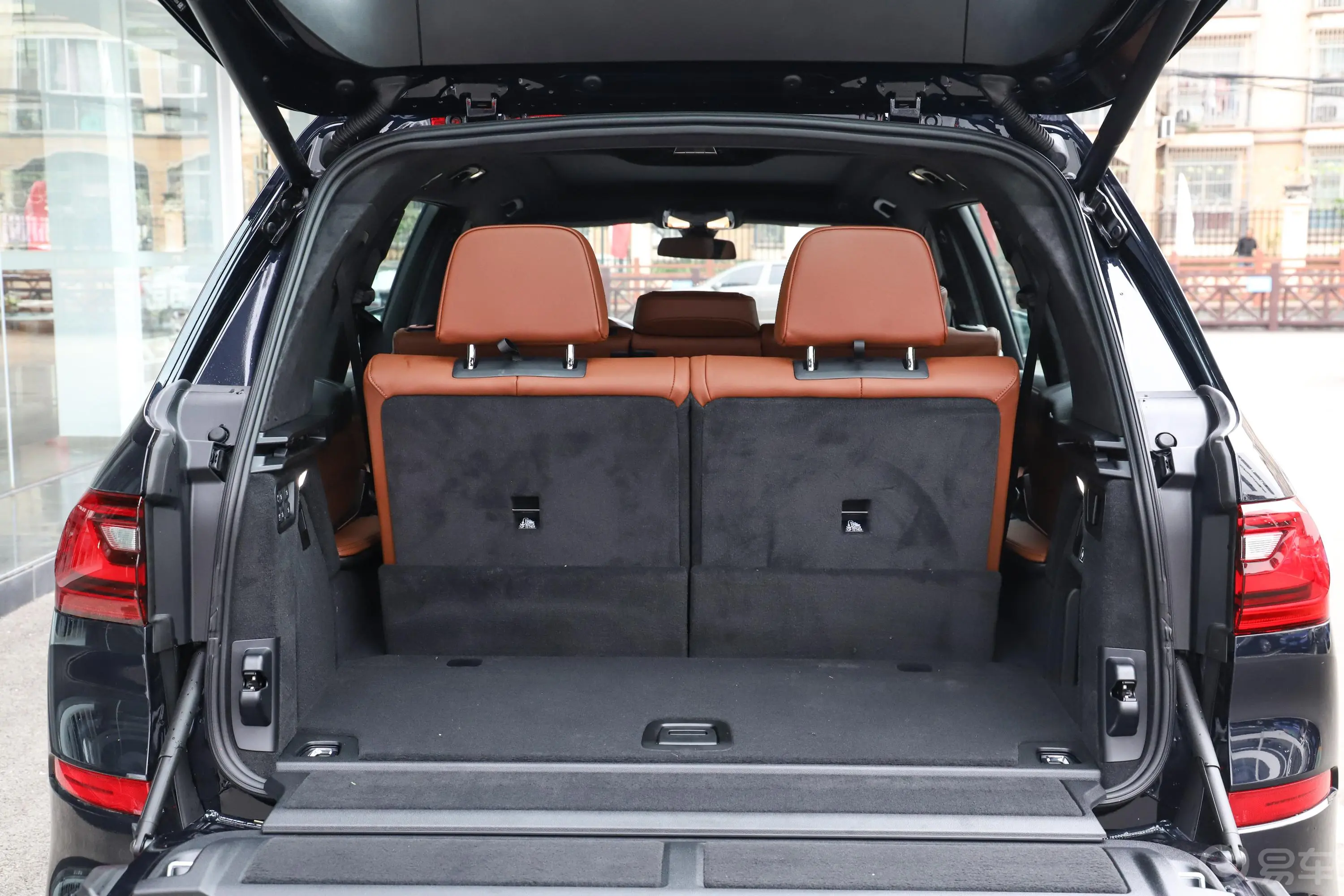 宝马X7改款 xDrive40i 尊享型 M运动套装后备厢空间特写