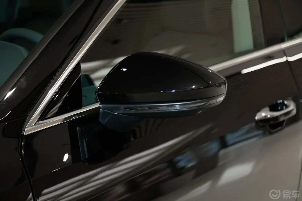 奥迪A7L55 TFSI quattro S-line 志远型 流晶套装主驾驶后视镜背面