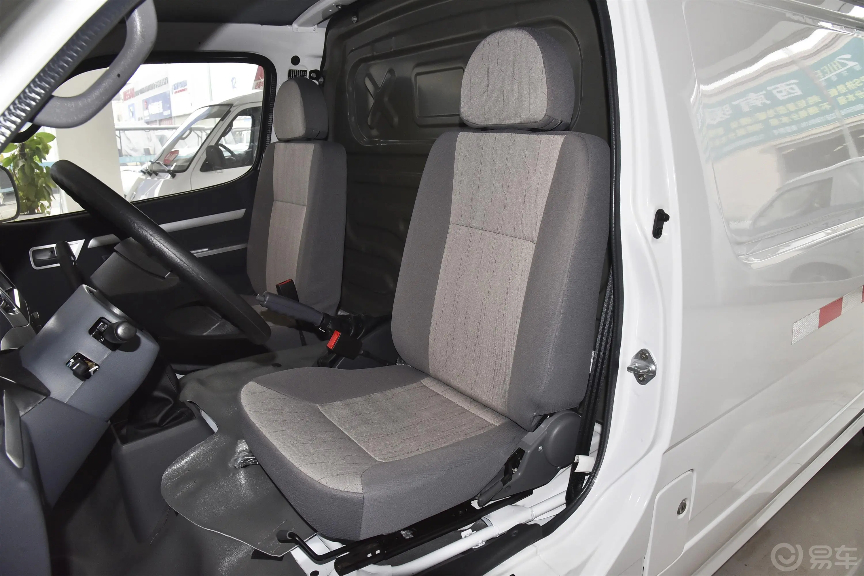 开沃D10电动厢式运输车 低顶 49.2kWh驾驶员座椅