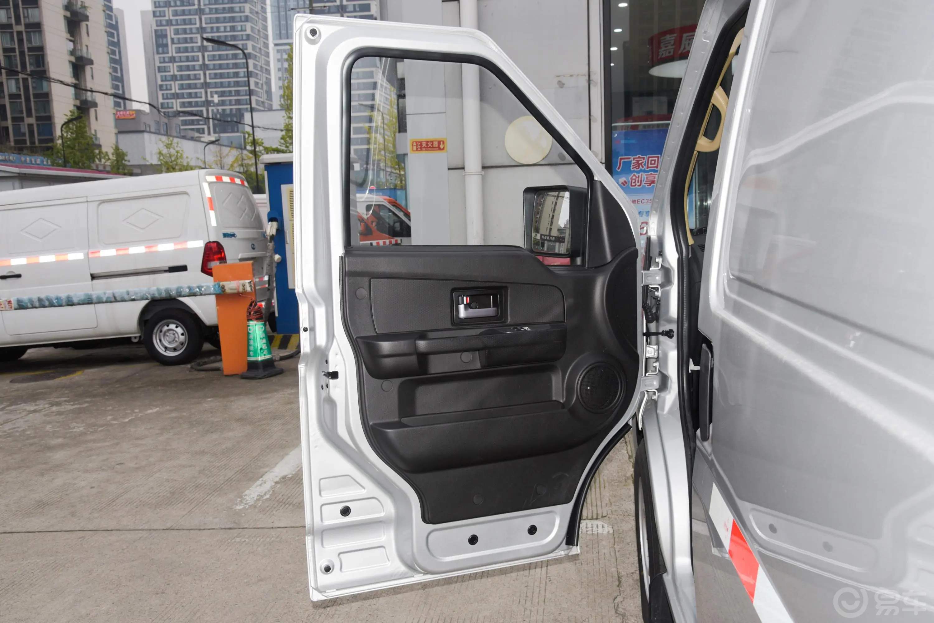 瑞驰新能源EC35EC35 II 创享版 36.288kWh驾驶员侧前车门