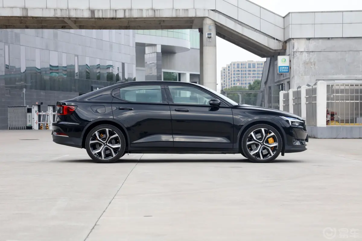 Polestar 2512km 双电机长续航版正侧车头向右水平