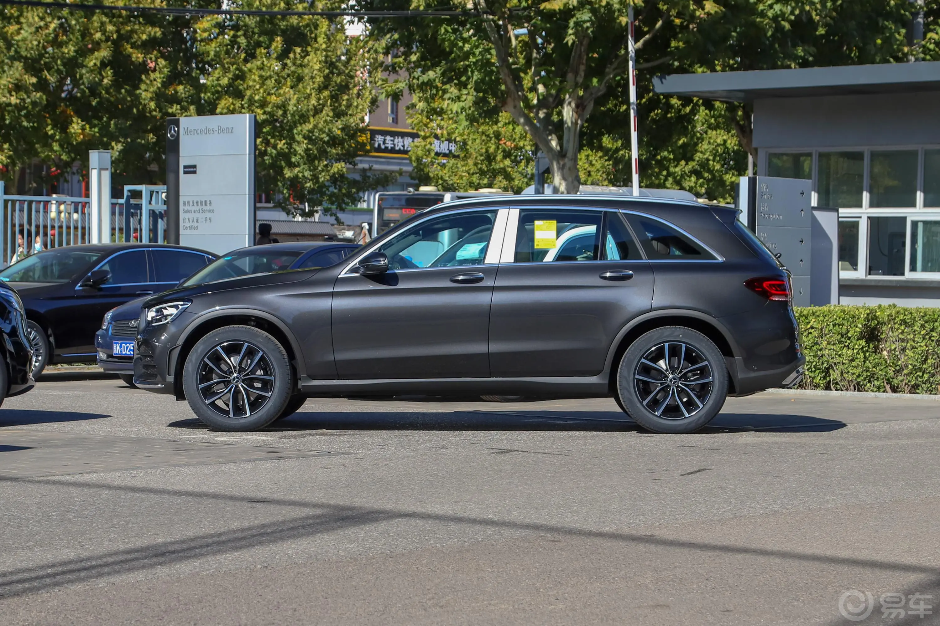 奔驰GLCGLC 260 L 4MATIC 豪华型正侧车头向左水平