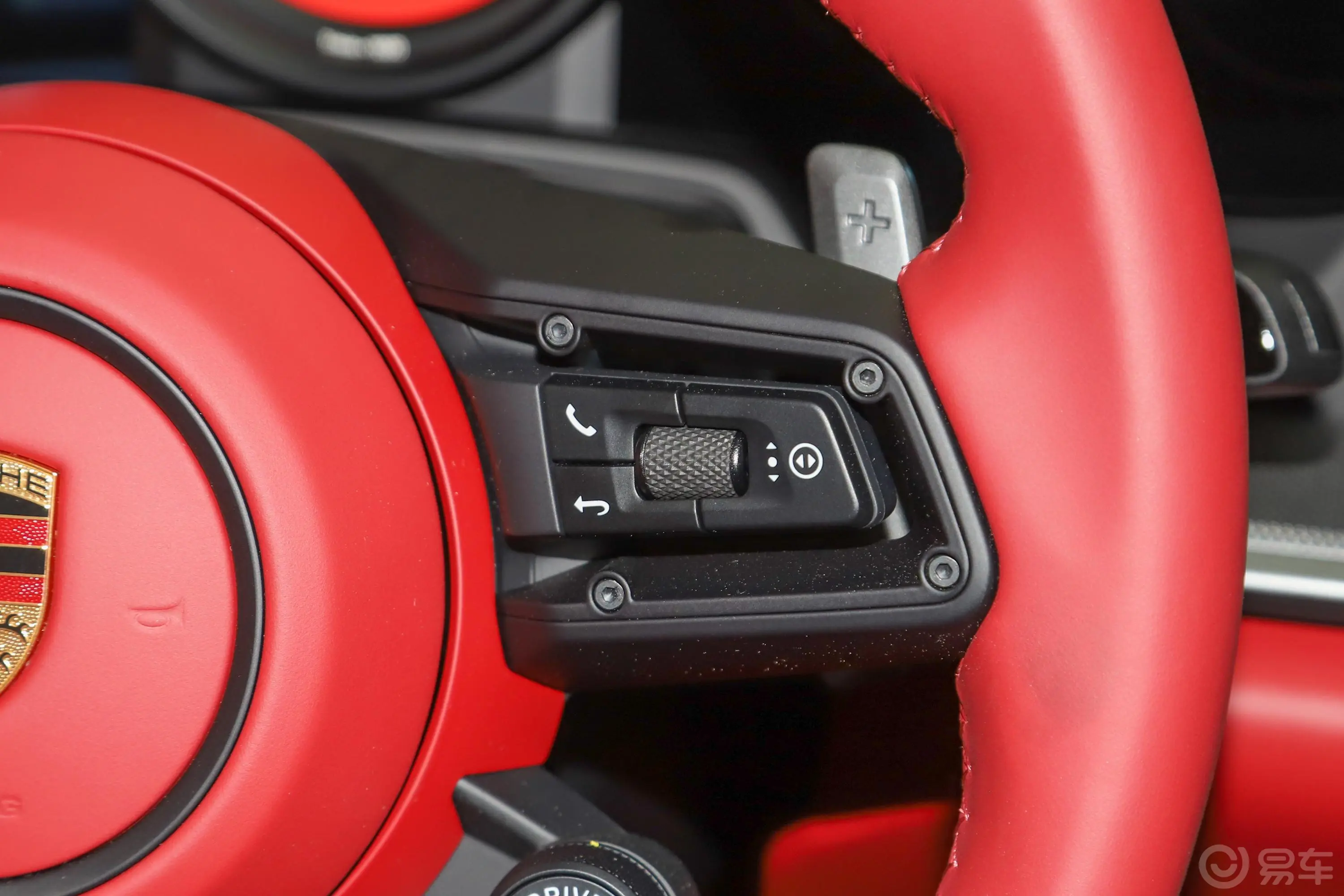 保时捷911Carrera 4S Cabriolet 3.0T右侧方向盘功能按键
