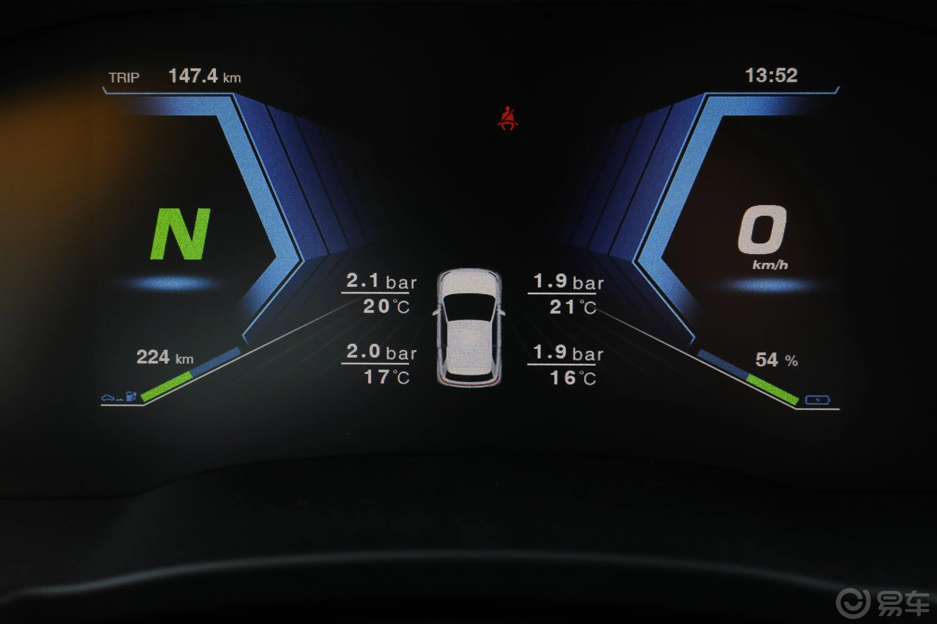 华晨新日i03A410km 标准型 38.54kWh内饰