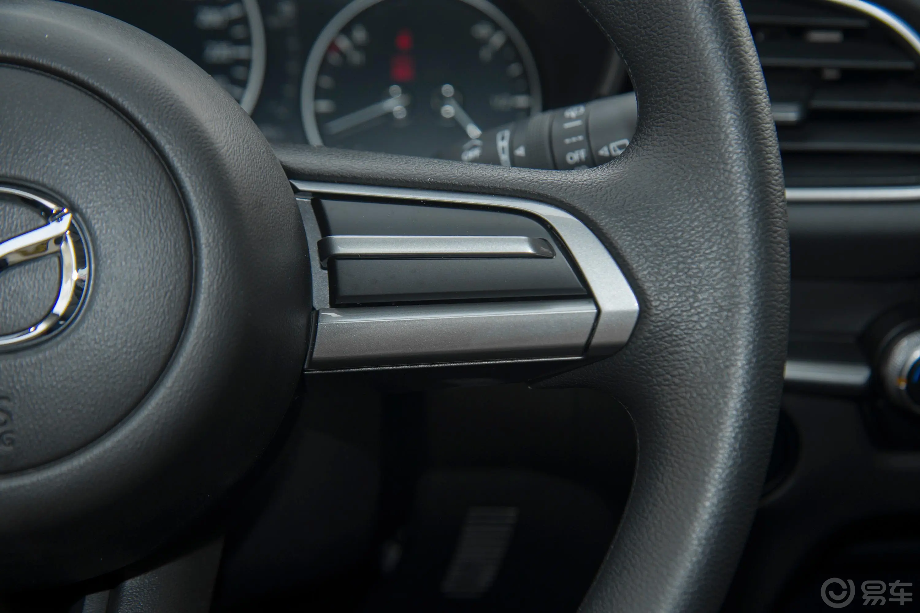 马自达CX-302.0L 自动尚悦型右侧方向盘功能按键