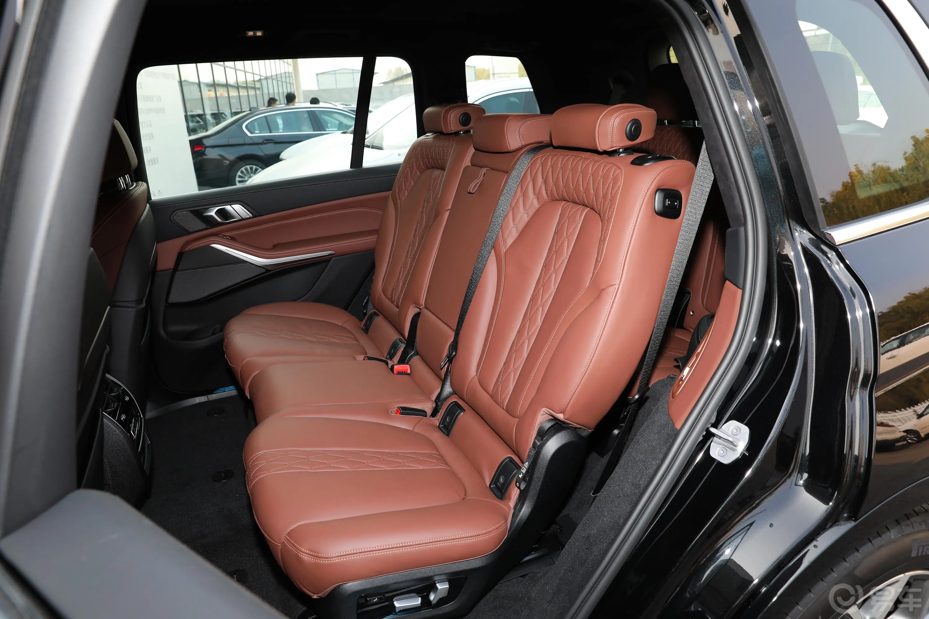 宝马X7改款 xDrive40i 尊享型 豪华套装后排座椅