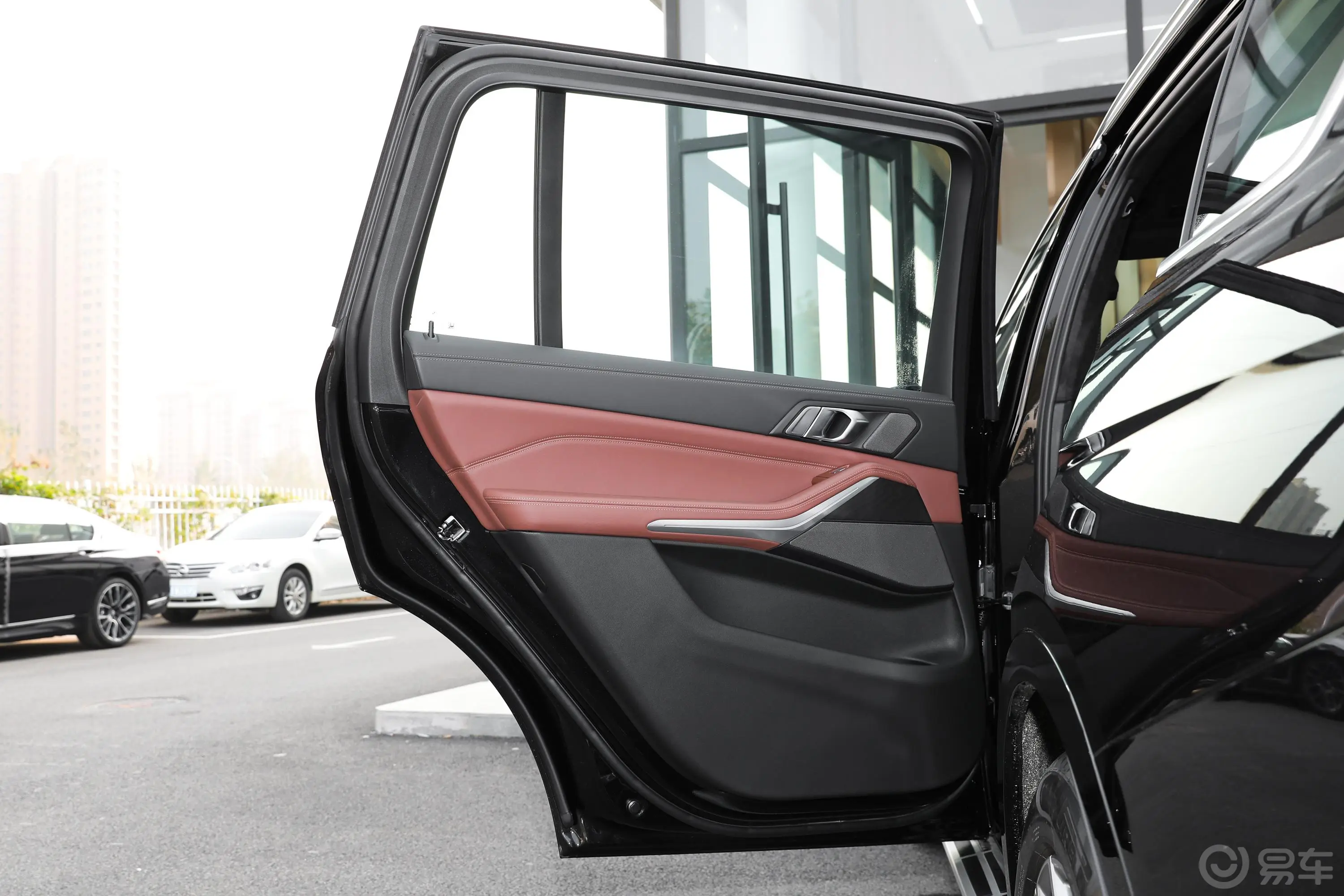 宝马X7改款 xDrive40i 尊享型 豪华套装驾驶员侧后车门