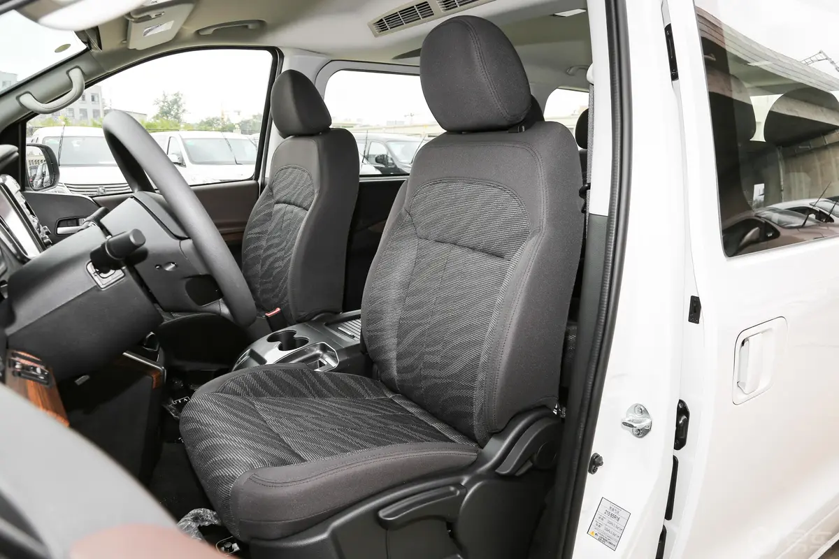 菱智PLUS2.0L 手动 舒适型 9座 CNG驾驶员座椅