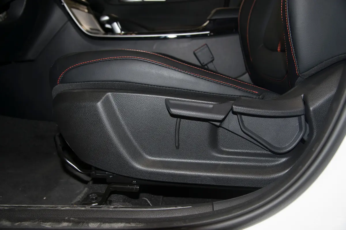 KX3傲跑1.5L CVT 舒适版主驾座椅调节