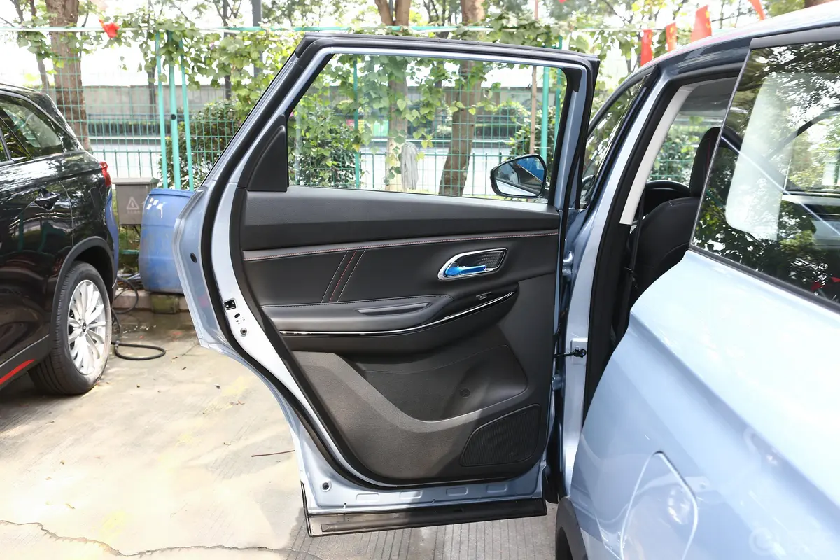 长安欧尚X7 PLUS蓝鲸版 1.5T 双离合尊享型 5座驾驶员侧后车门