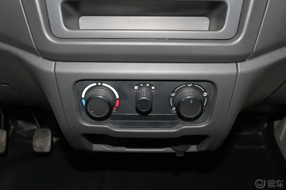 新豹T11.2L 单排单后轮长箱 载货汽车 舒适版空调