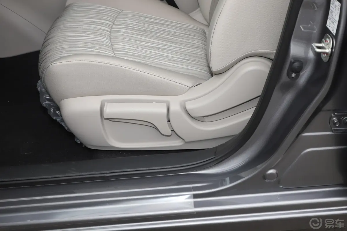 轩逸经典 1.6L 手动 XE舒适版主驾座椅调节