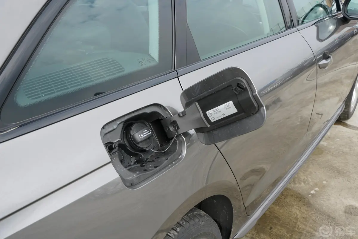 奥迪A4(进口)Avant 40 TFSI 时尚动感型加油口