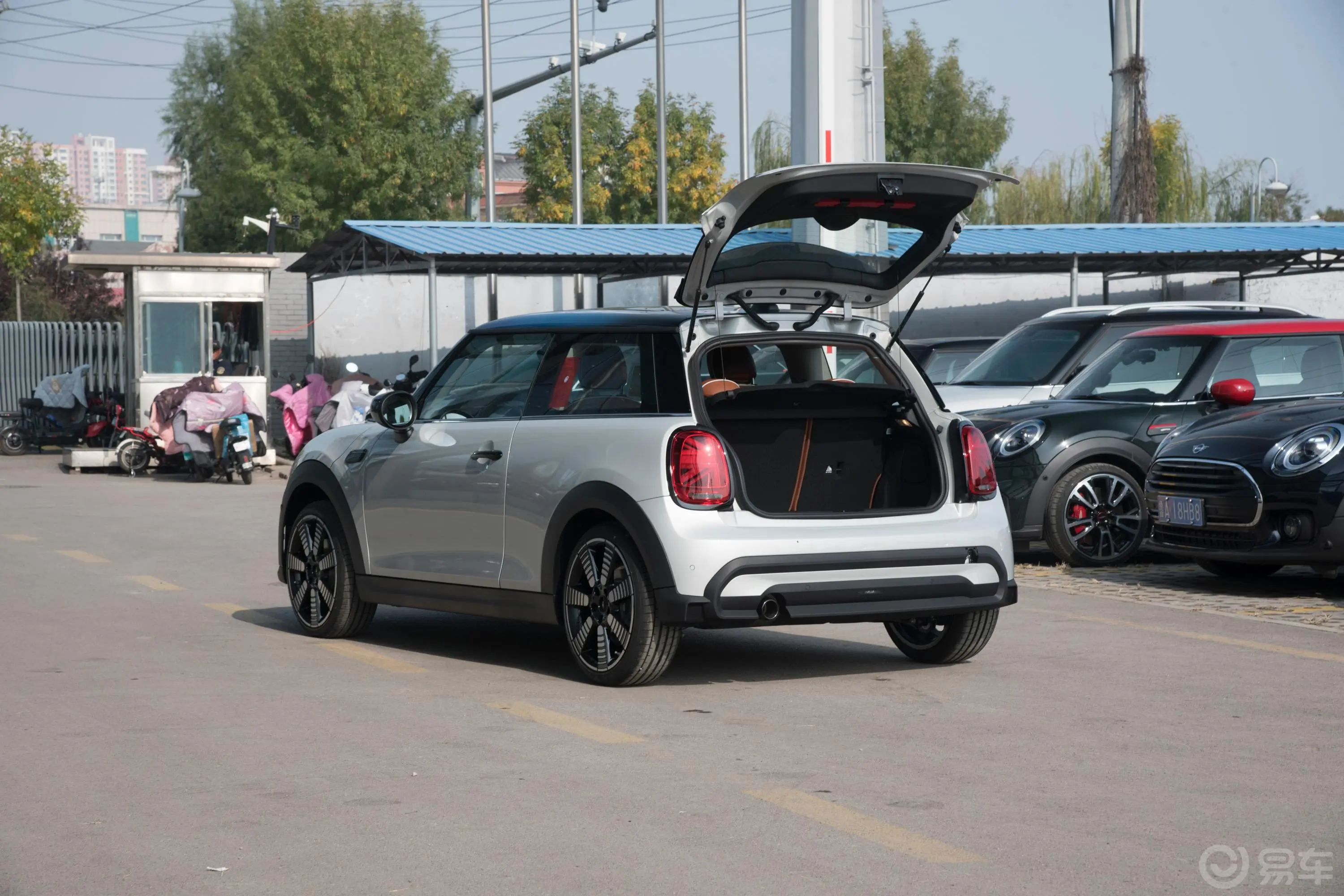 MINI1.5T COOPER The Coopers 纪念版后备厢开启45度侧拍