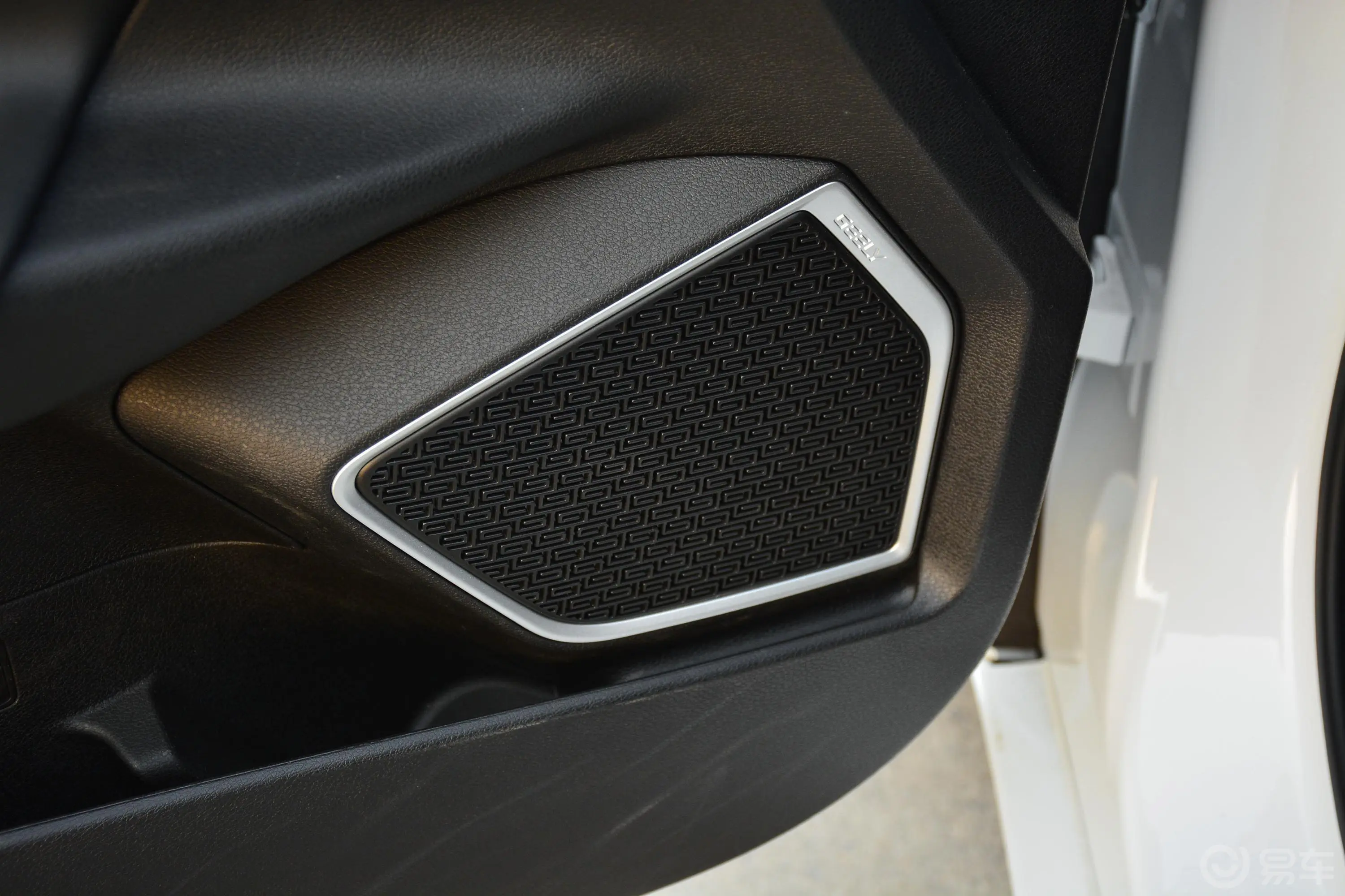 帝豪EVPro 421km 个人网约版音响和品牌
