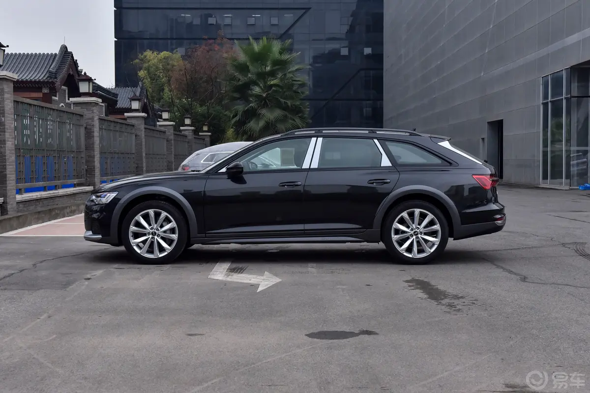 奥迪A6Allroad quattro 探索家 55 TFSI 尊享越野型外观