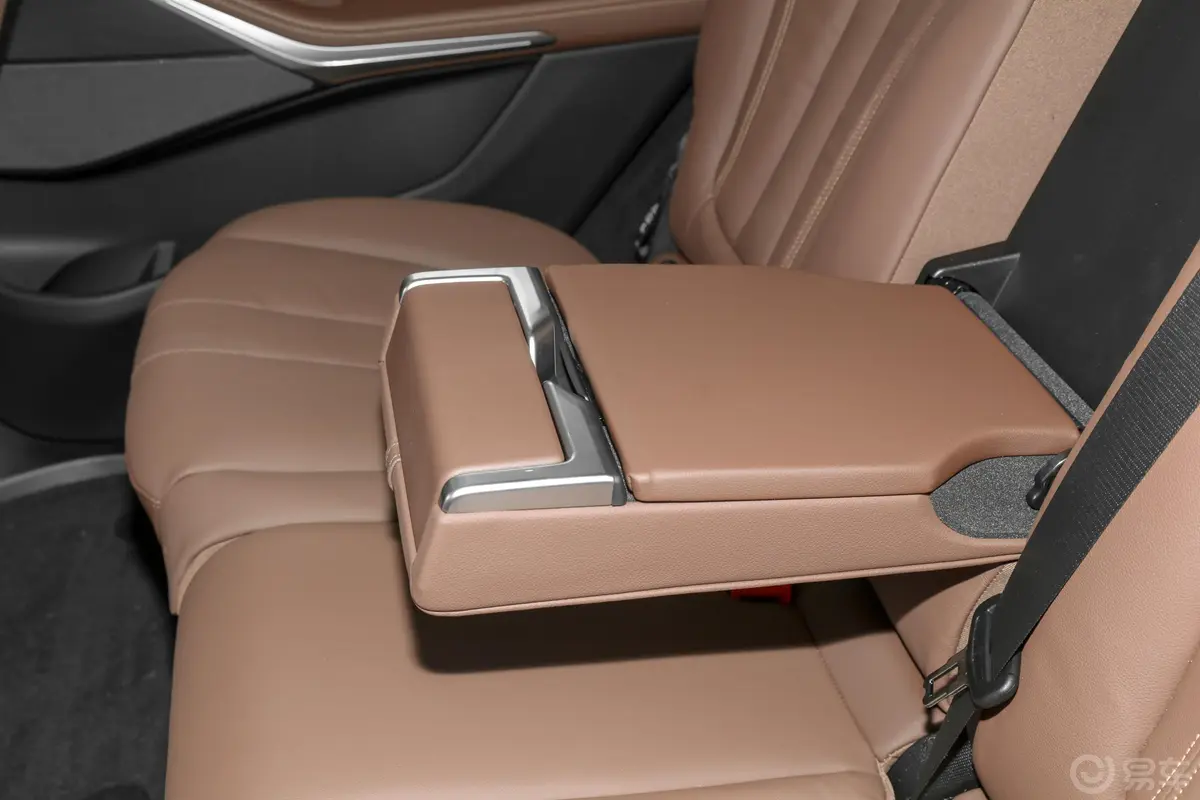 宝马X7改款 xDrive40i 领先型 豪华套装空间