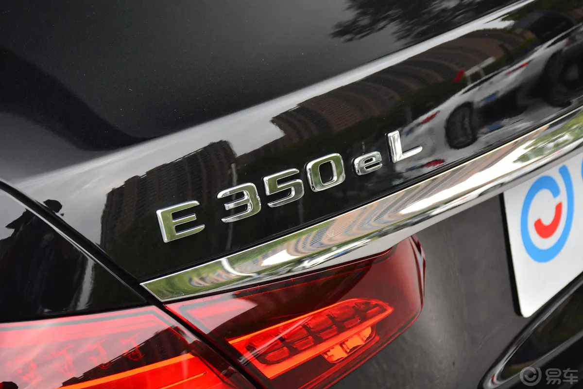 奔驰E级 插电混动E 350 e L 插电式混合动力运动轿车外观