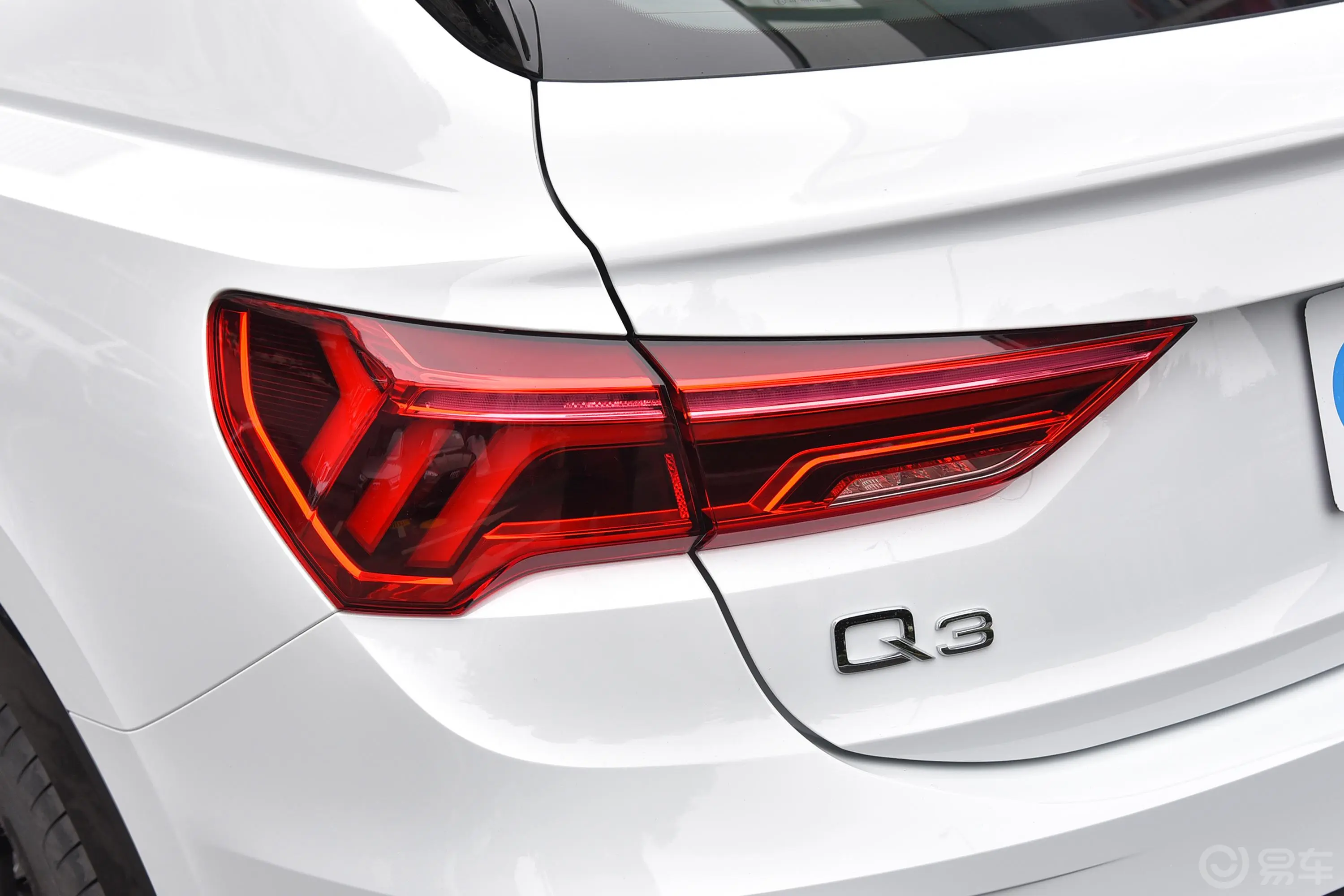 奥迪Q3 Sportback45 TFSI quattro 时尚型尾灯侧45度俯拍