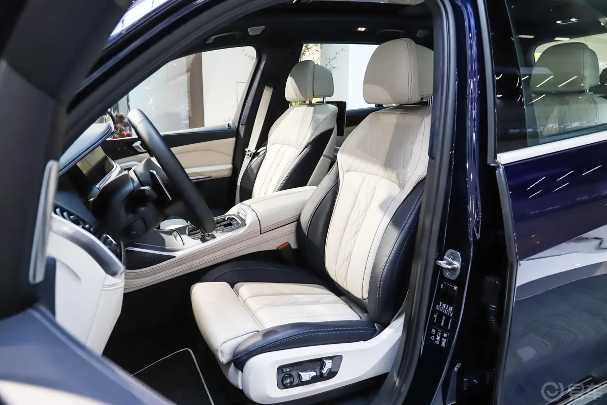 宝马X7改款 xDrive M50i驾驶员座椅